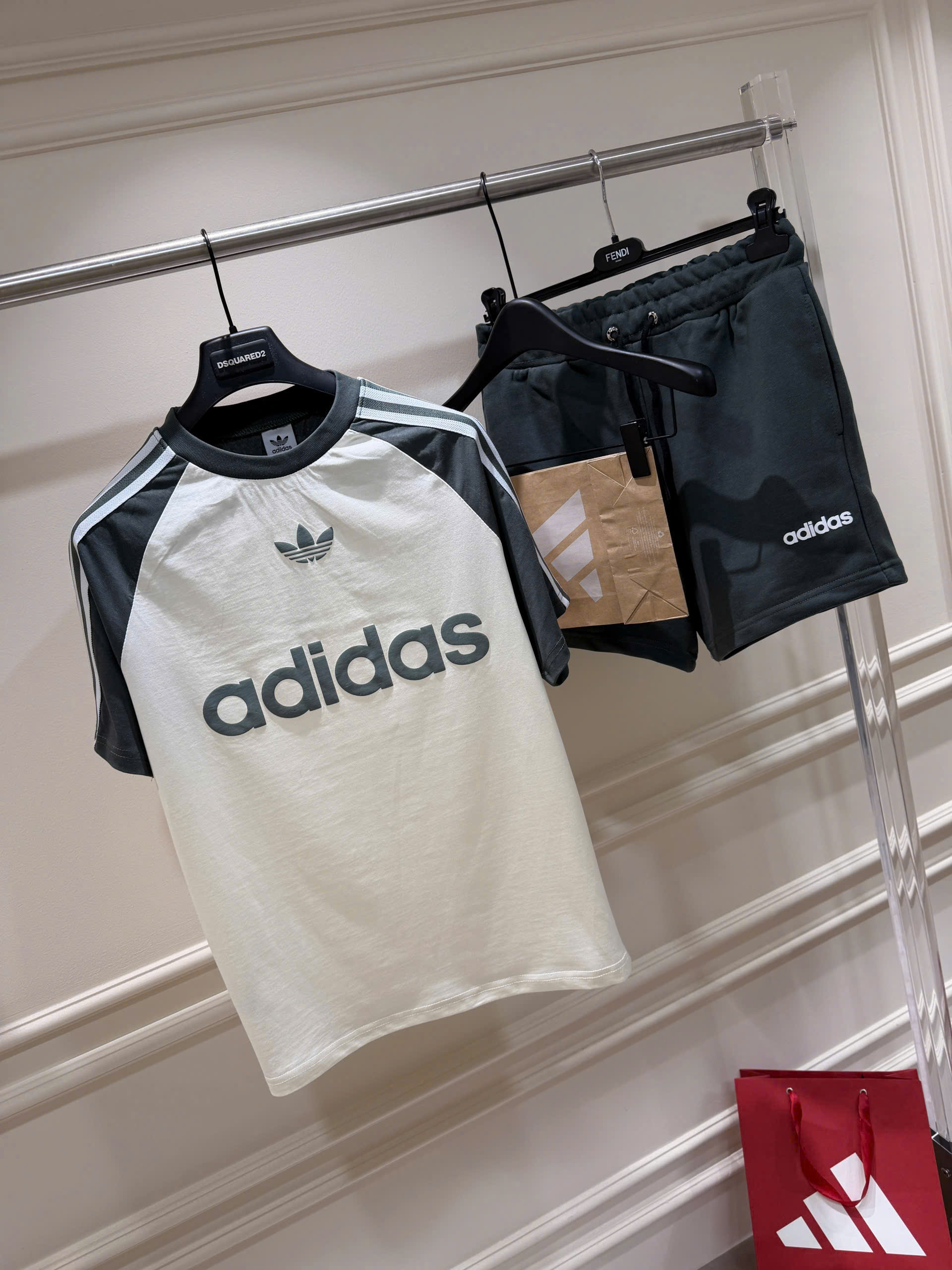 Set bộ thể thao hè Adidas logo ngực in dập nổi 2 lớp kẻ sọc vai Like Auth S-XL NV
