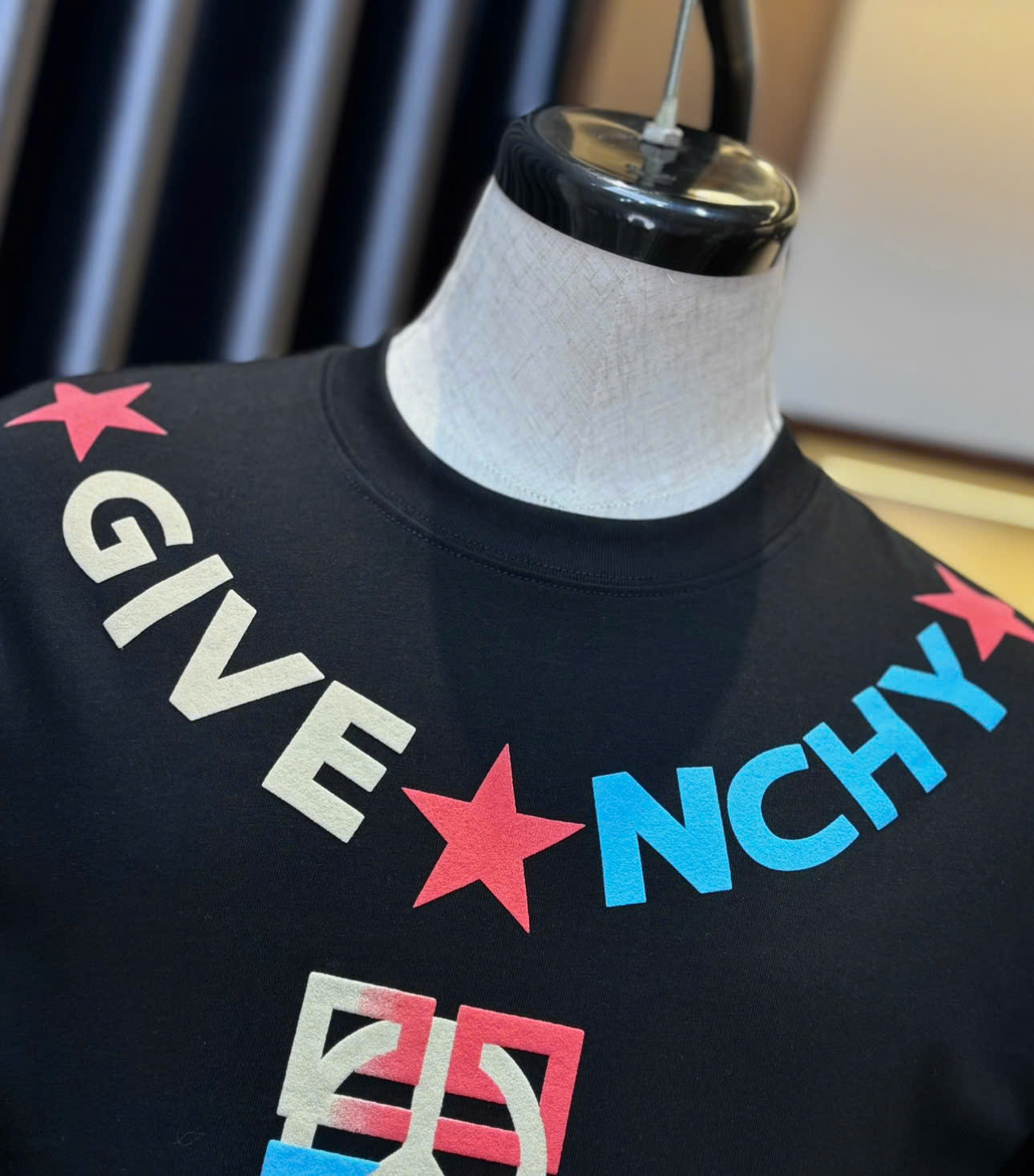 Áo phông T-shirt Givenchy GVC logo họa tiết vòng cổ Like Auth on web DDT