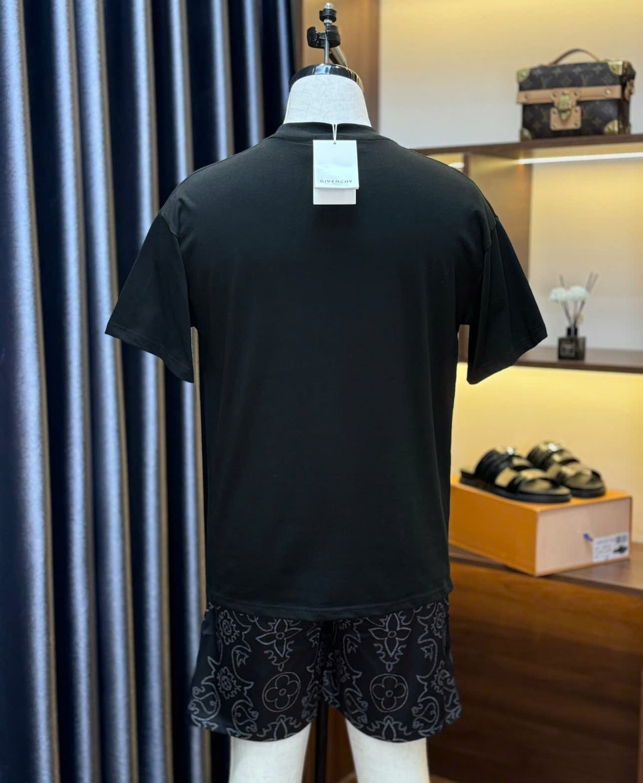 Áo phông T-shirt Givenchy GVC logo họa tiết vòng cổ Like Auth on web DDT