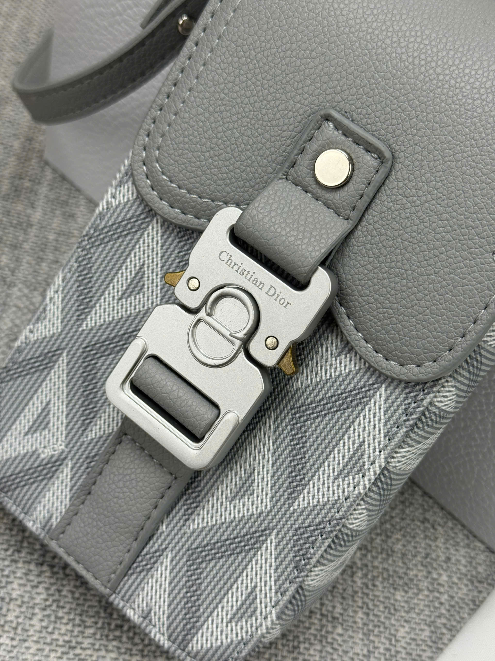 Túi đeo chéo Dior CD mini Phone Xám khóa cài nắp gập họa tiết họa tiết Kim Cương Like Auth NV