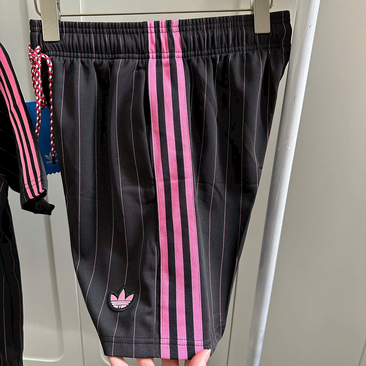 Bộ set thể thao hè Adidas Đen kẻ sọc logo thêu ngực Like Auth S-XL NV