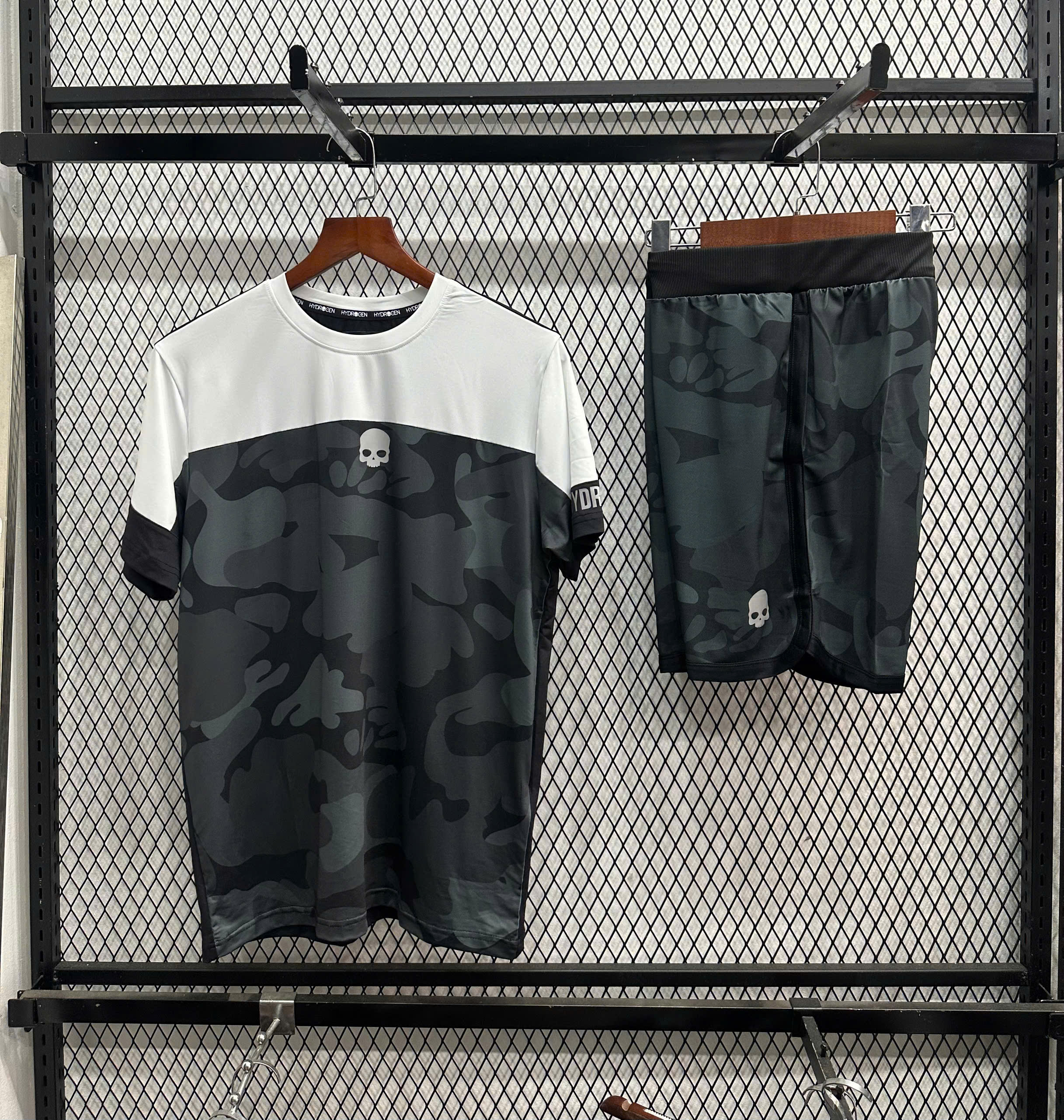 Set bộ thể thao hè Hydrogen kẻ ngực dằn di camo Like Auth XS-L MK