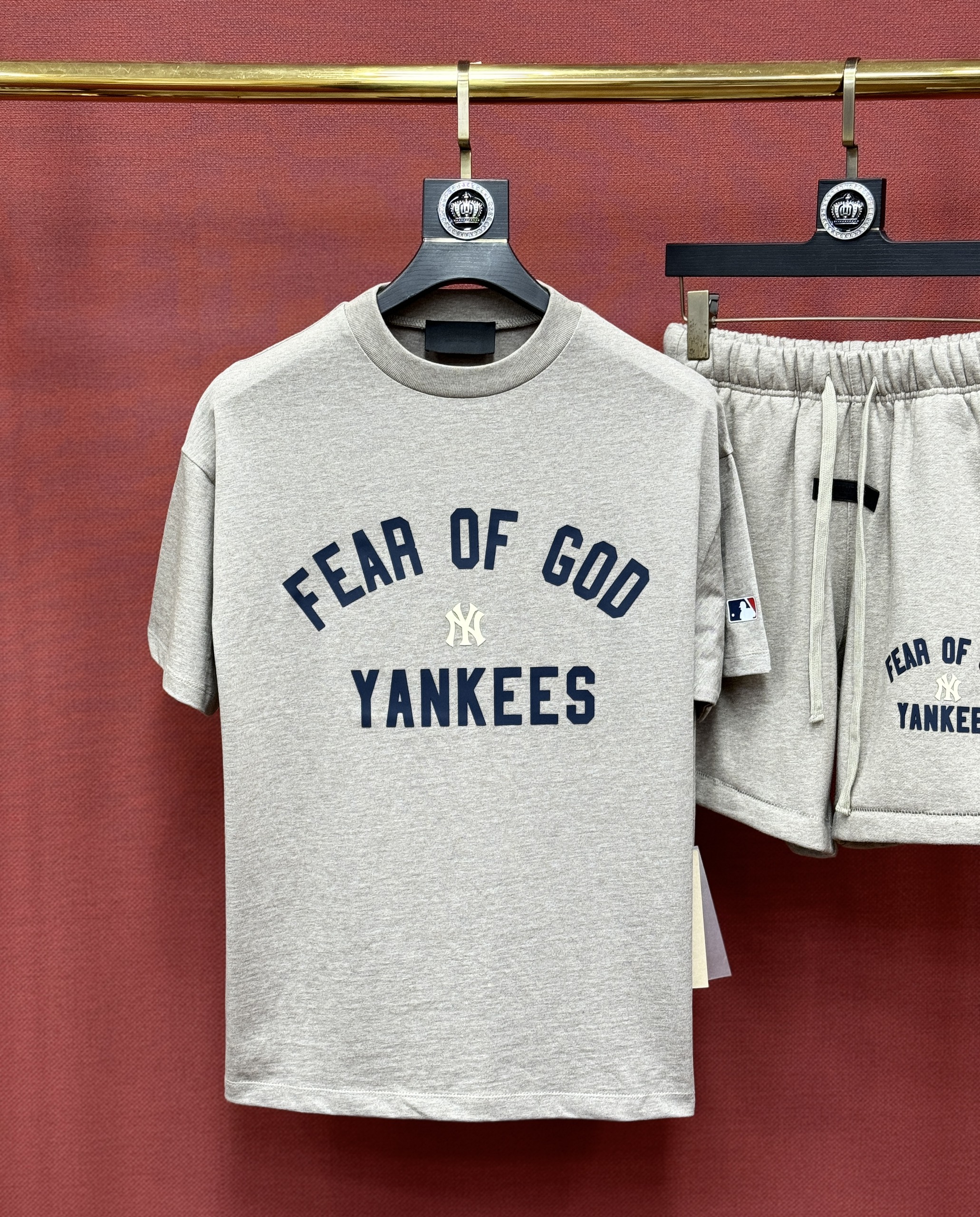 Set bộ thể thao hè Essentials x MLB Yankees Fear of God Xám Like Auth XS-L CD