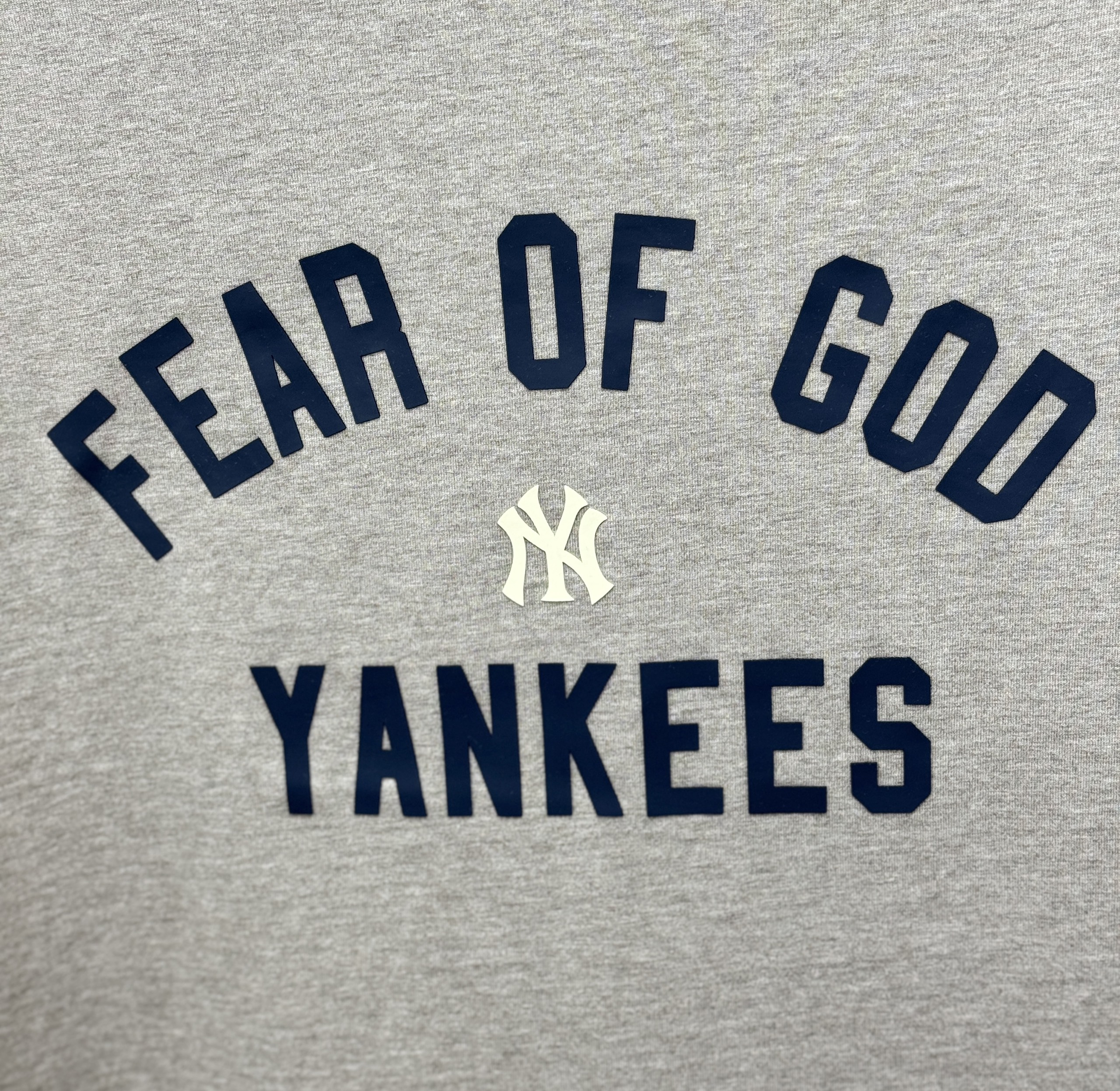 Set bộ thể thao hè Essentials x MLB Yankees Fear of God Xám Like Auth XS-L CD