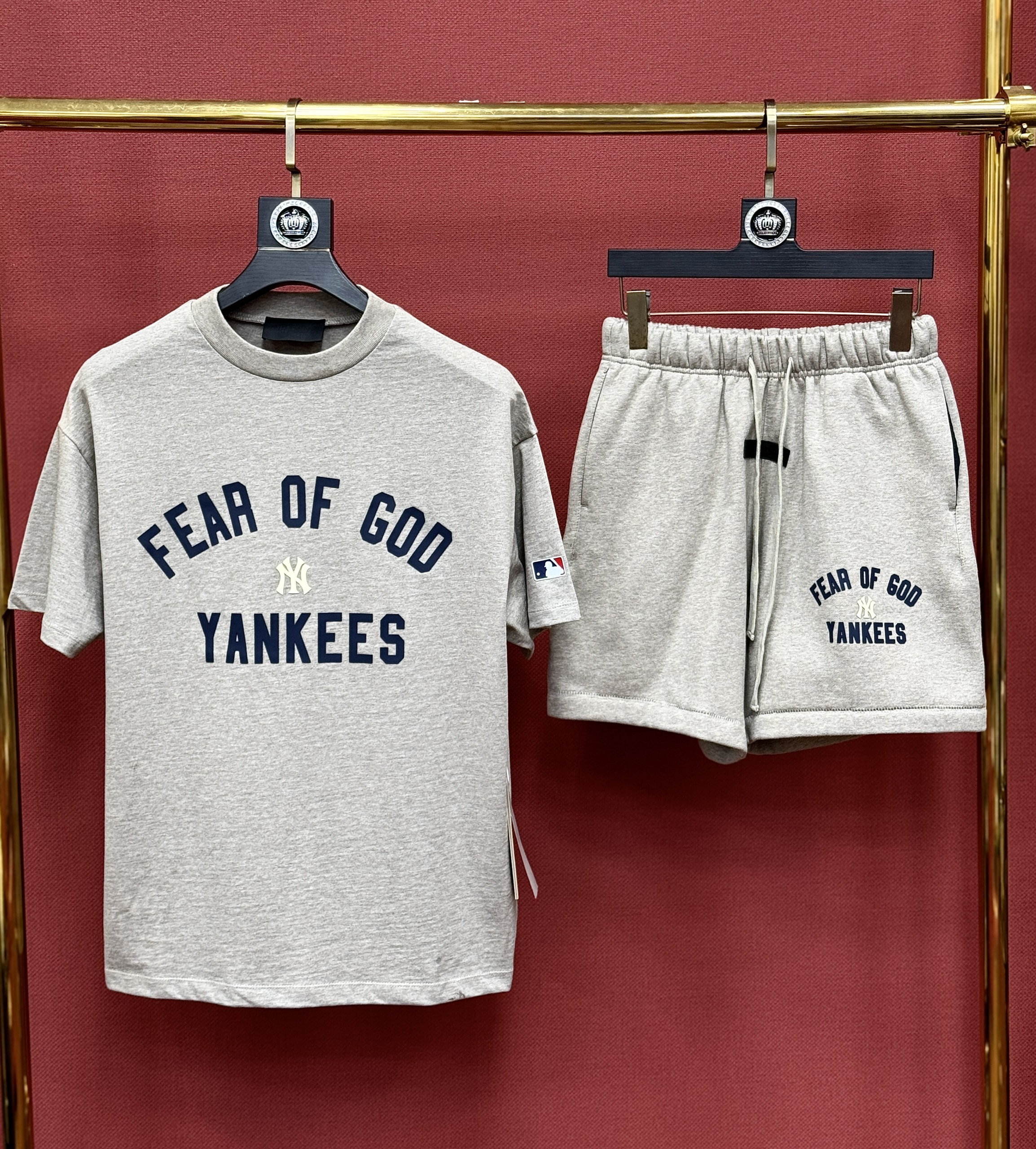 Set bộ thể thao hè Essentials x MLB Yankees Fear of God Xám Like Auth XS-L CD