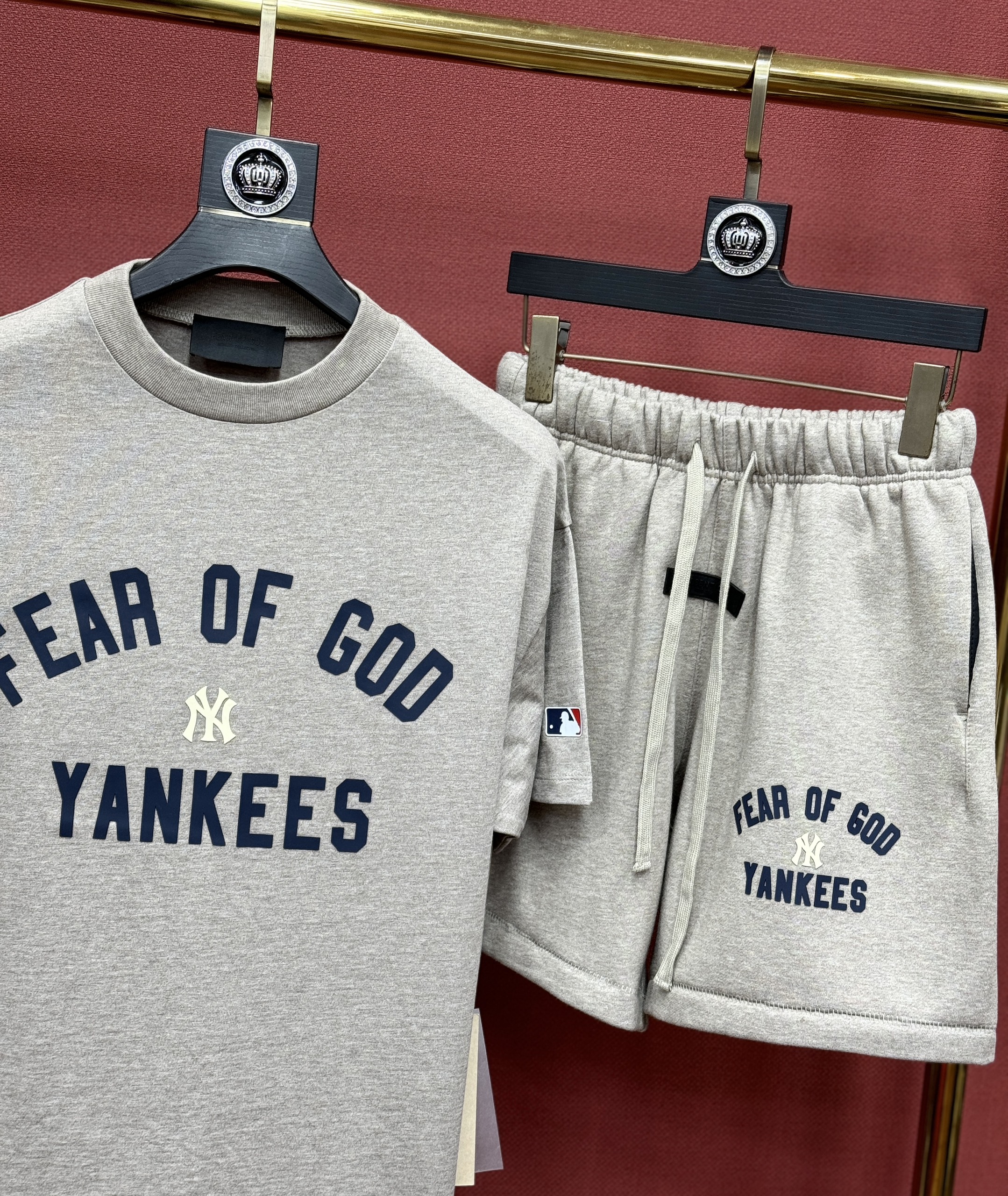 Set bộ thể thao hè Essentials x MLB Yankees Fear of God Xám Like Auth XS-L CD