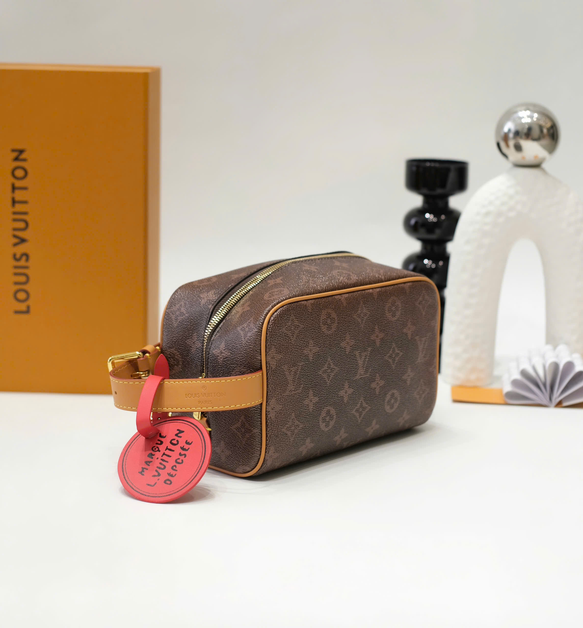 Túi ví Clutch Louis Vuitton LV Nâu tag viền Đỏ Cam  họa tiết monogram Like Auth 22x11x11 DDT