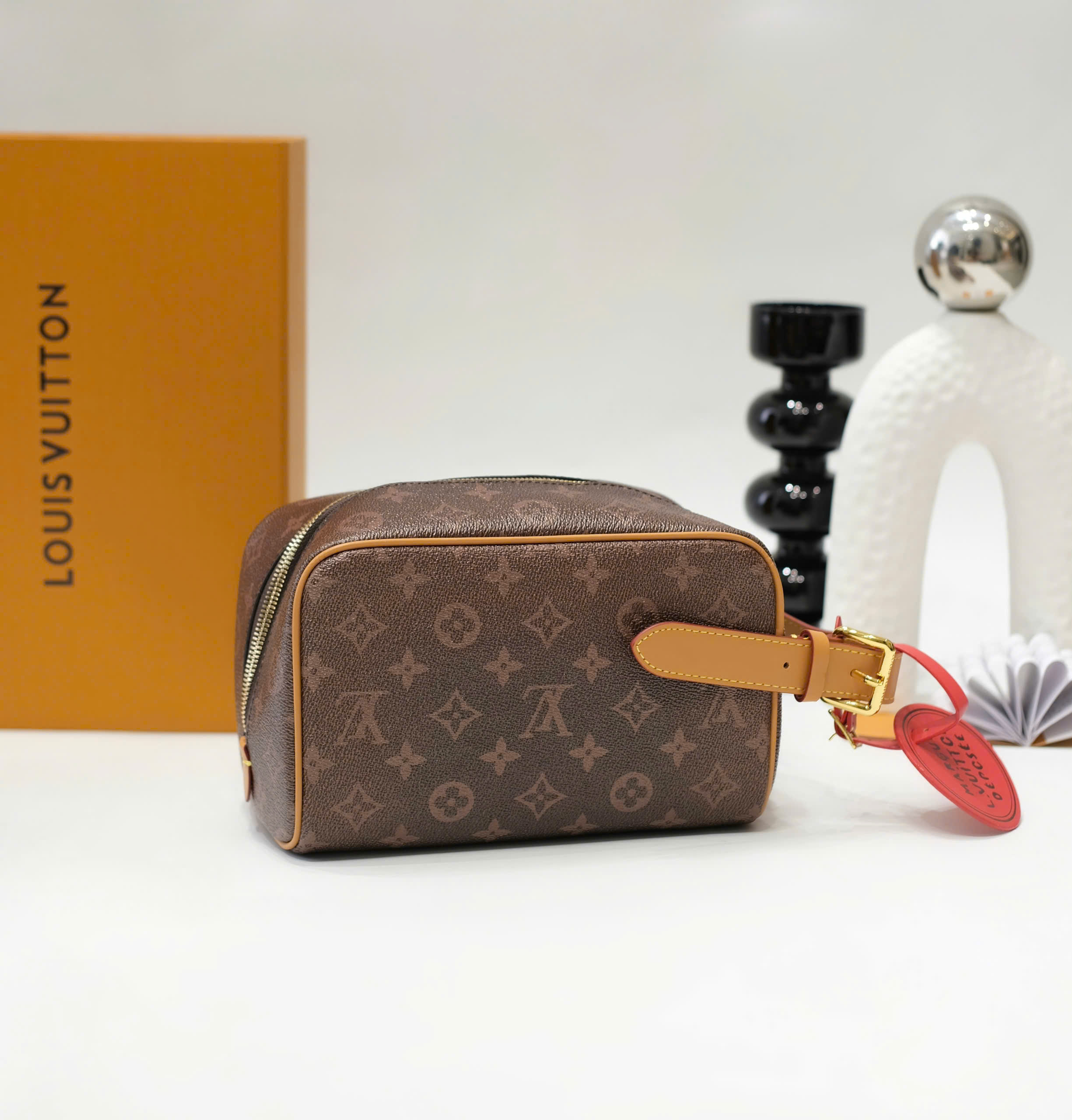 Túi ví Clutch Louis Vuitton LV Nâu tag viền Đỏ Cam  họa tiết monogram Like Auth 22x11x11 DDT