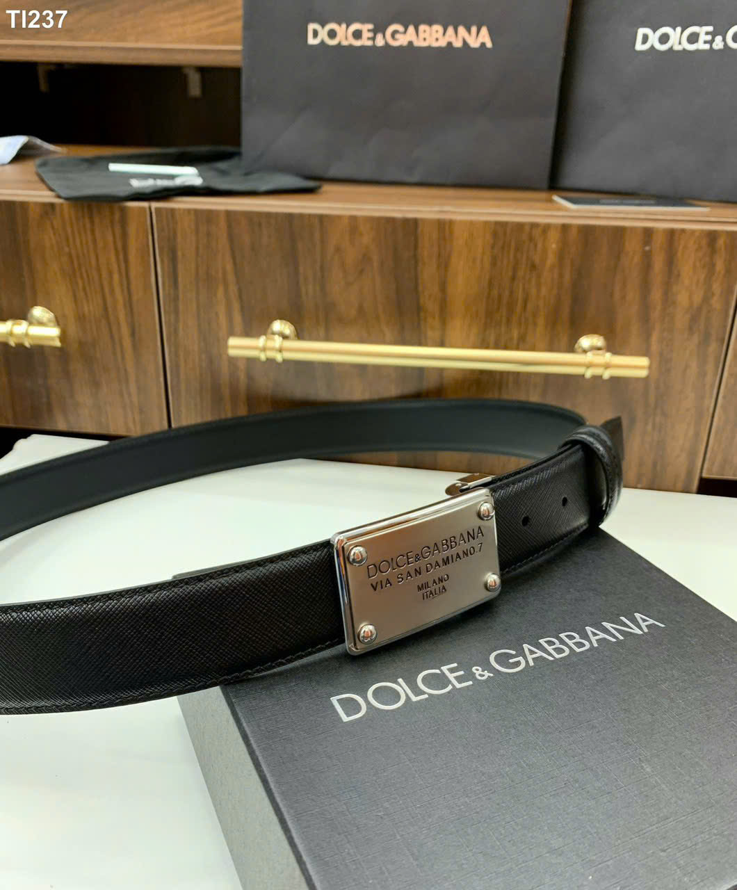 Thắt lưng dây nịt Dolce Gabbana DG Milano mặt vuông logo chữ khắc Like Auth 90-100 MK