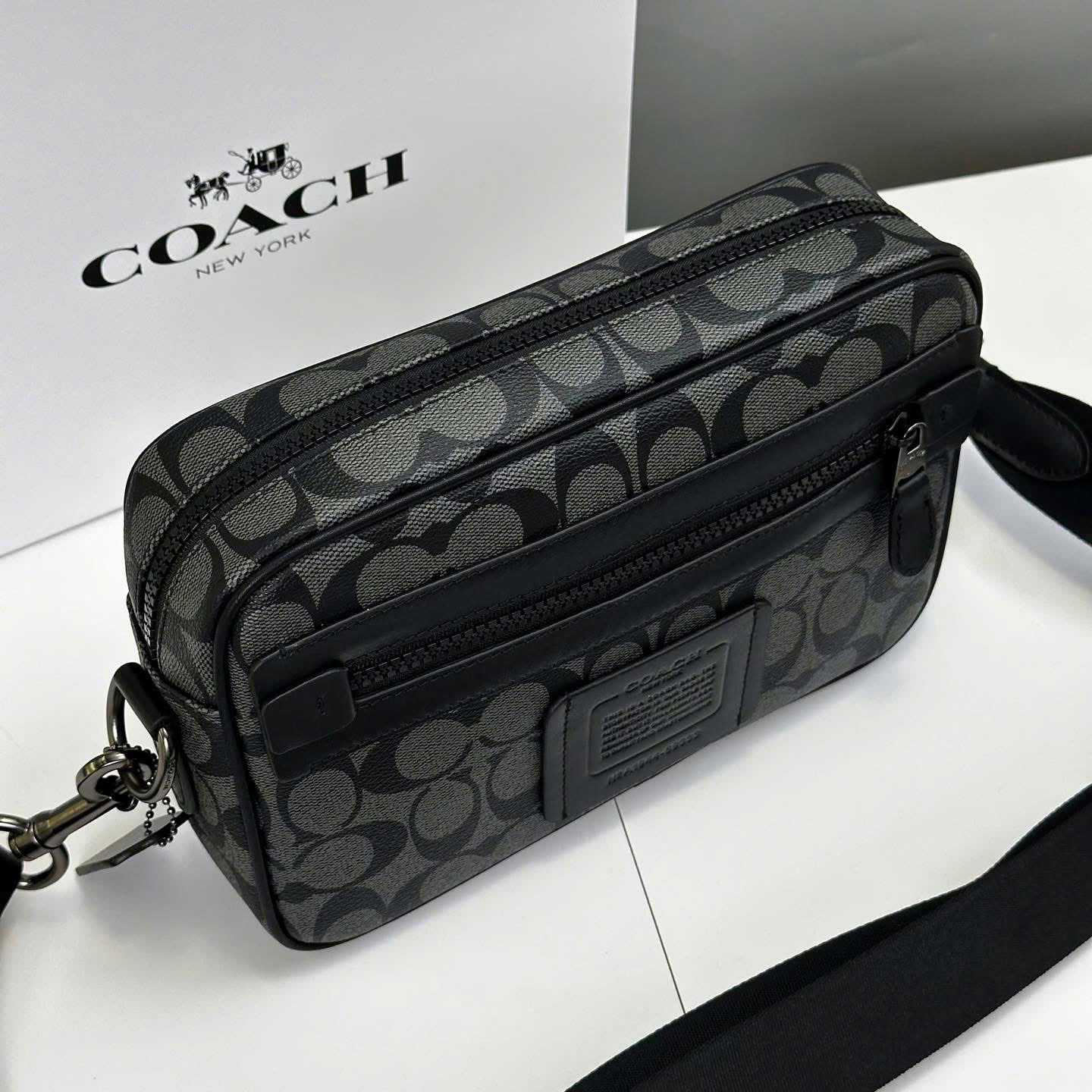 Túi đeo chéo Coach Đen xám logo full Like Auth 25x18x6 DDT