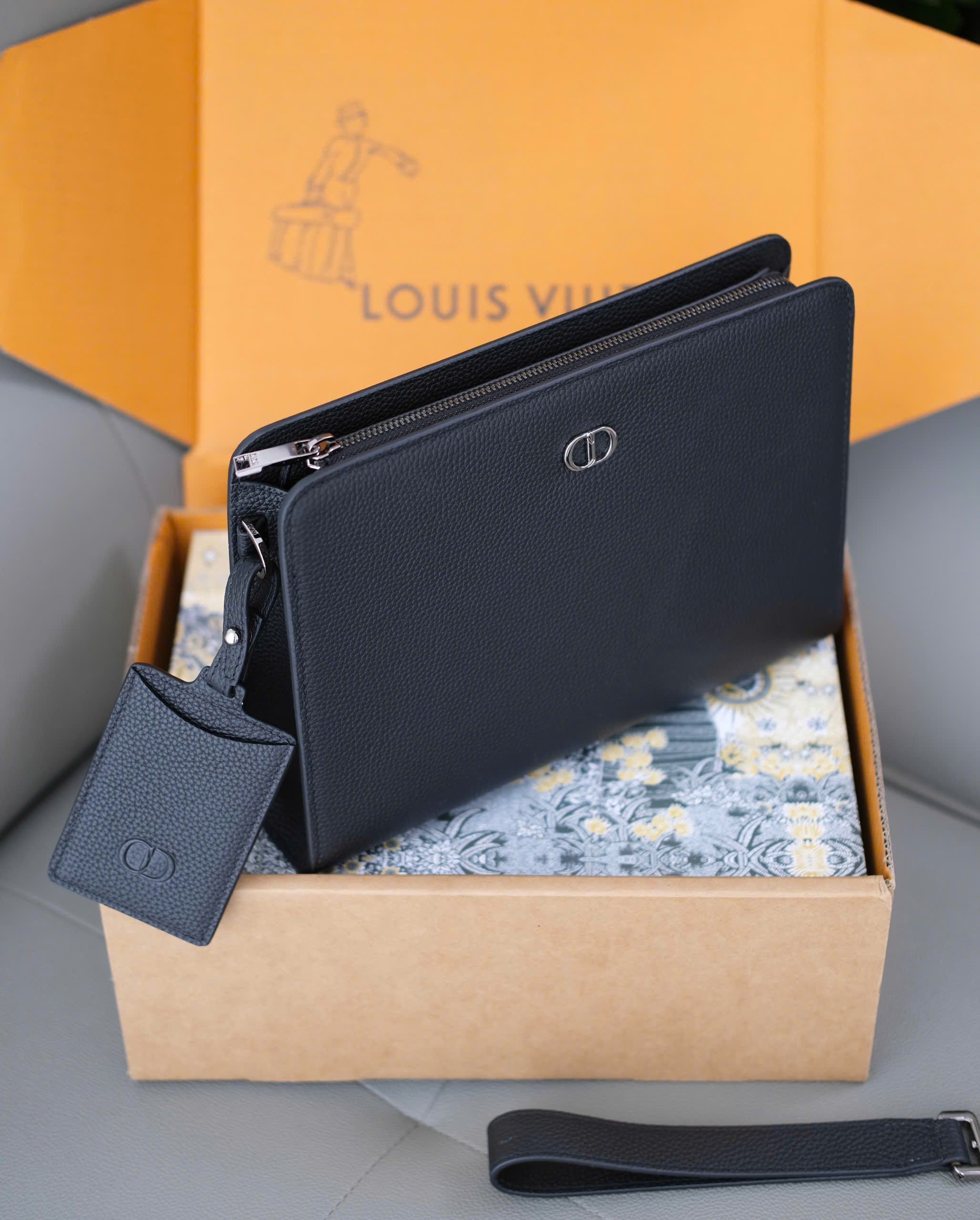 Túi ví Clutch bẹt Dior đên sần logo CD tag bạc Like Auth 27x20x7 DDT