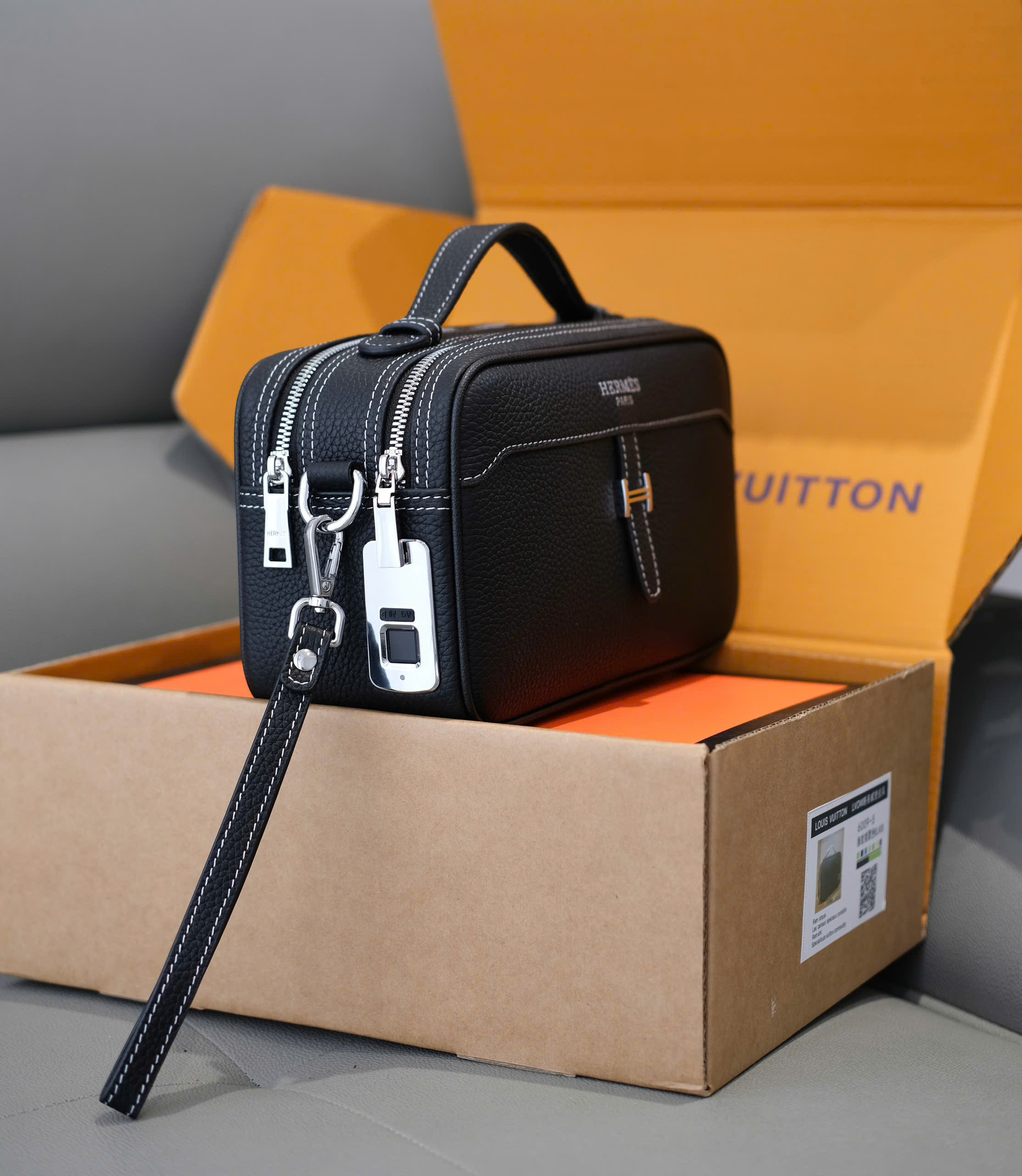 Túi ví Clutch Hermes HM Đen sần logo tag bạc chữ H xỏ chỉ Trắng khóa vân tay Like Auth 25x15x10 DDT