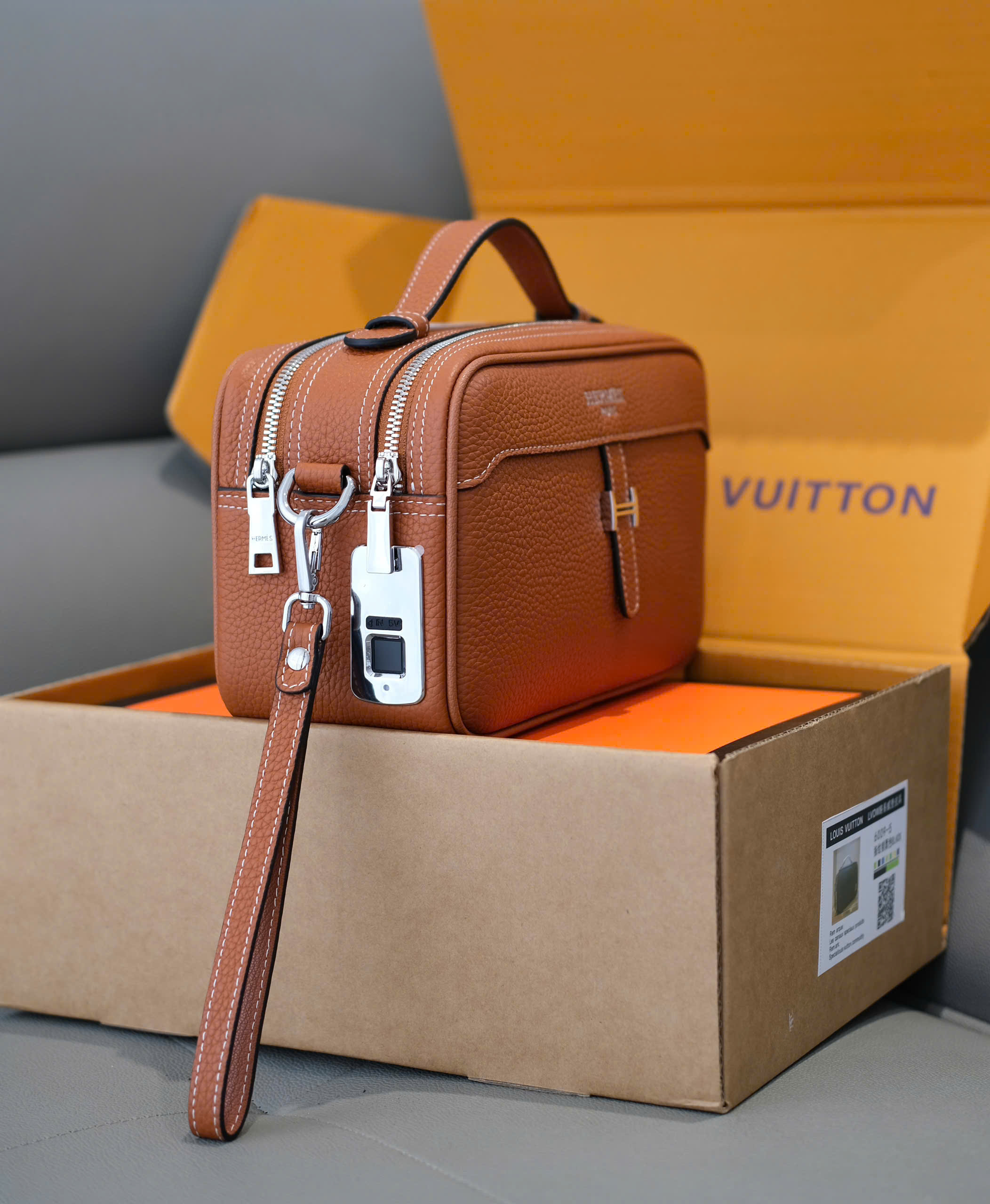 Túi ví Clutch Hermes HM Nâu sần logo tag bạc chữ H xỏ khóa vân tay Like Auth 25x15x10 DDT