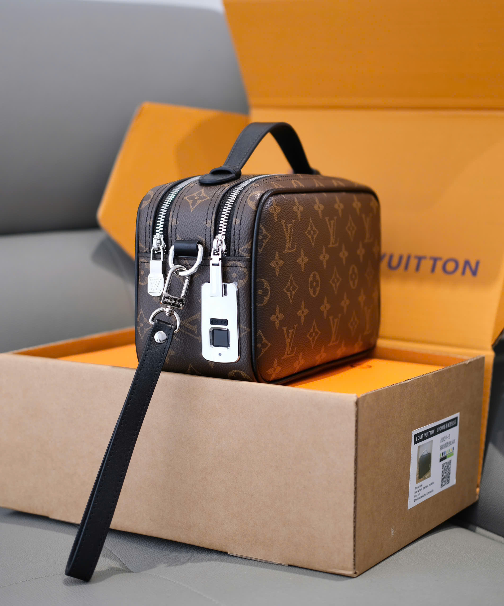 Túi ví Clutch Louis Vuitton LV Nâu vân monogram khóa vân tay Like Auth 25x15x10 DDT