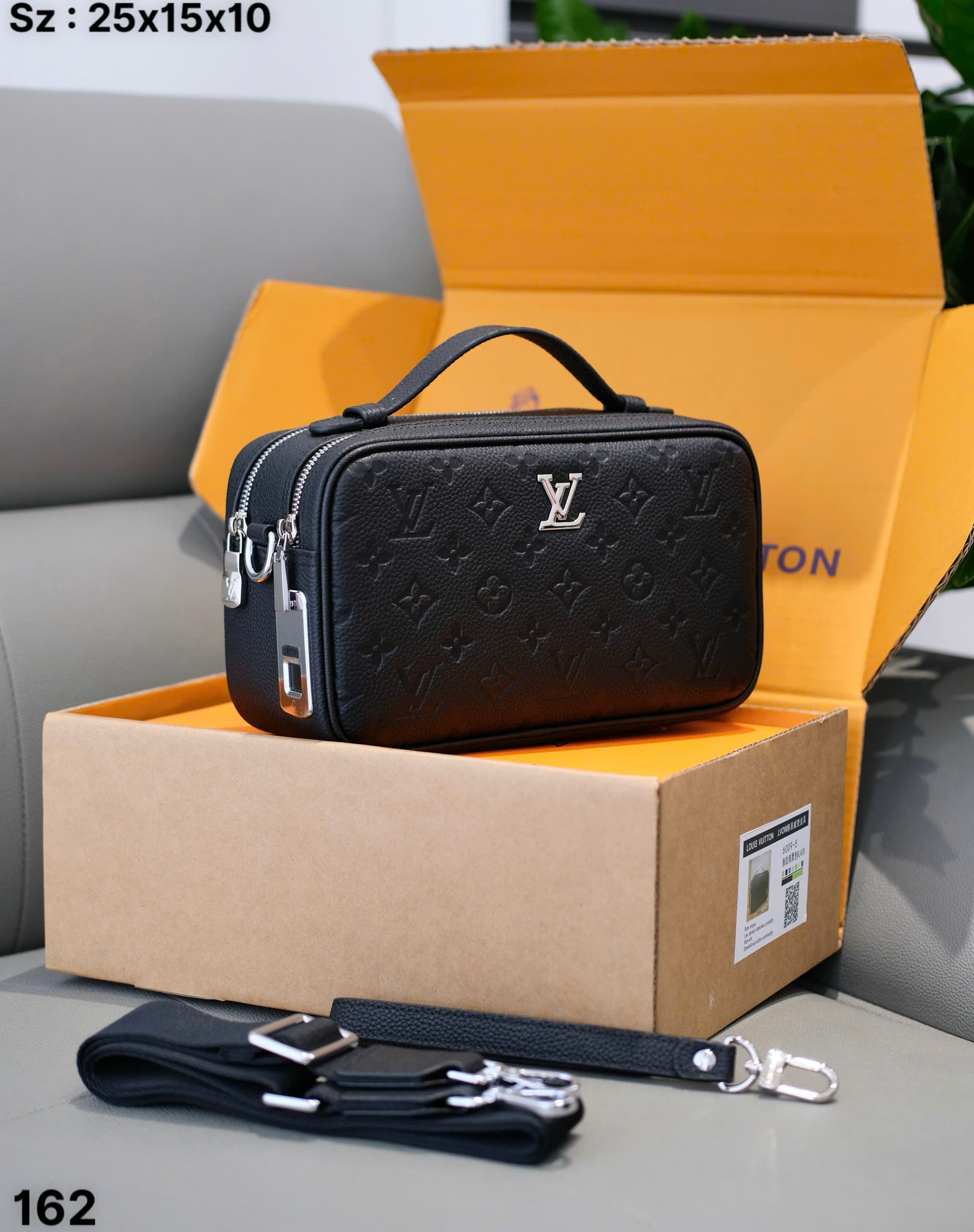 Túi ví Clutch Louis Vuitton LV vân dập chìm logo tag bạc khóa vân tay Like Auth 25x15x10 DDT