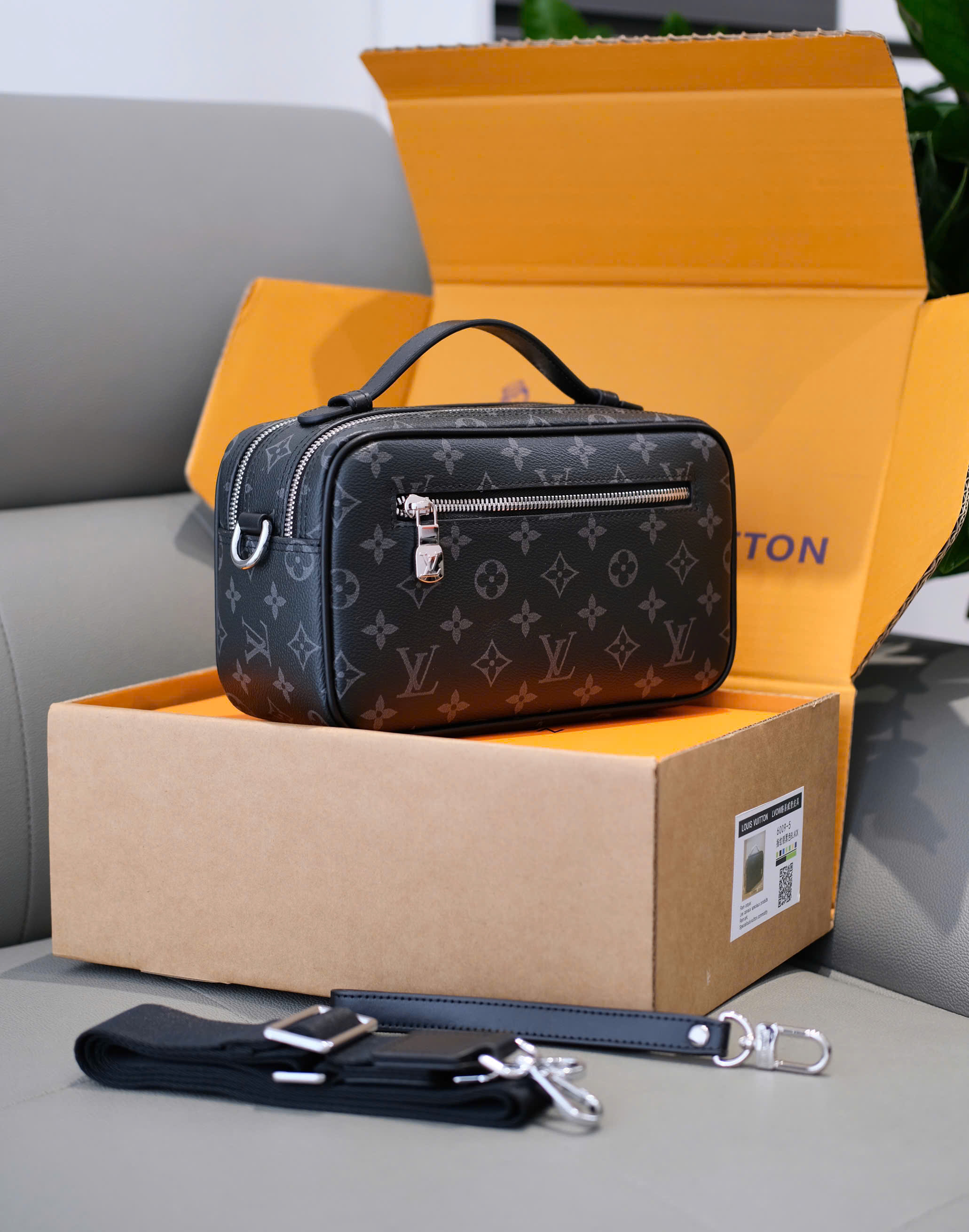 Túi ví Clutch Louis Vuitton LV vân monogram khóa vân tay Like Auth 25x15x10 DDT