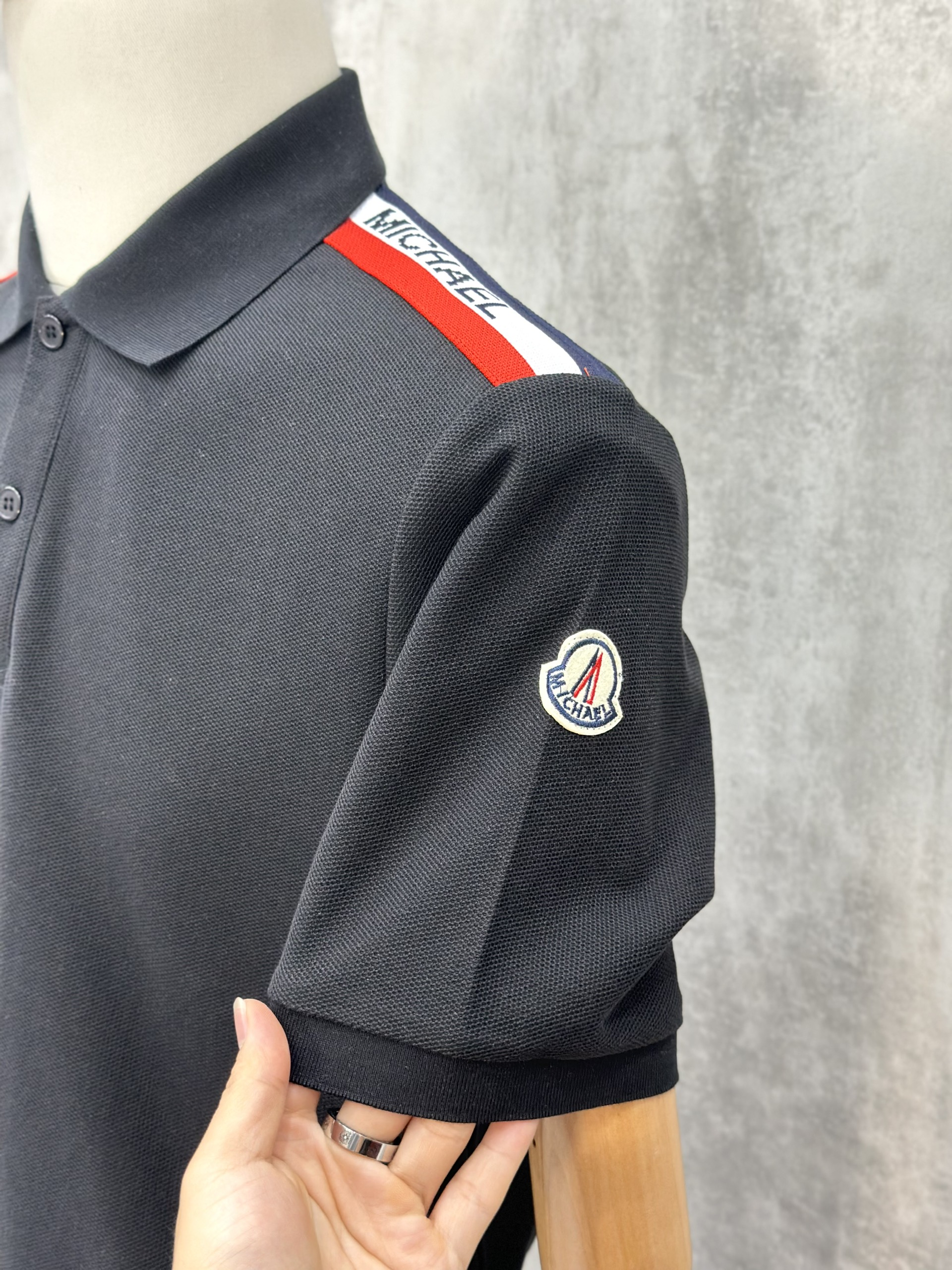 Áo polo Michael logo viền vai tag tay Like Auth S-XL VTN\Đen