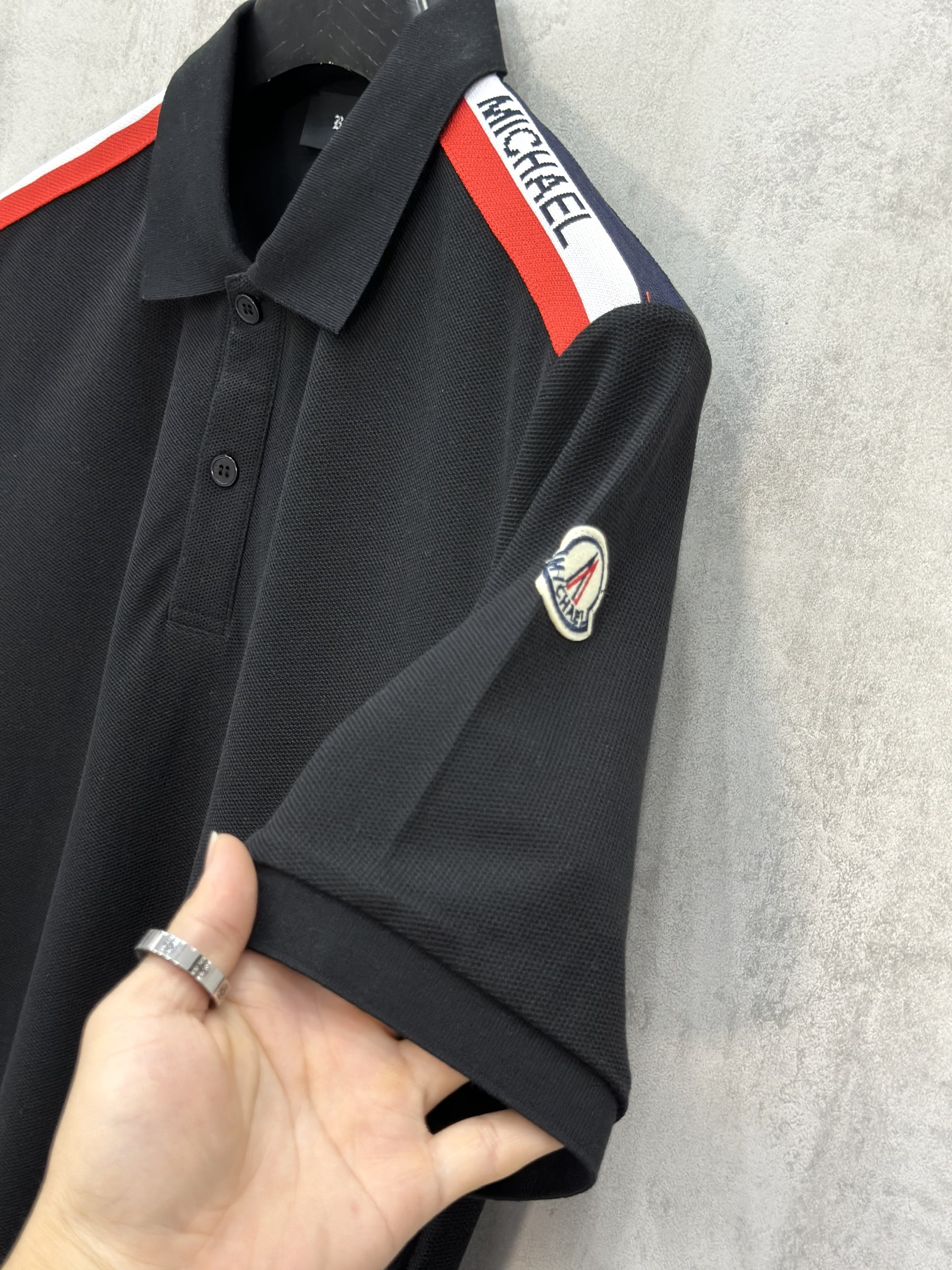 Áo polo Michael logo viền vai tag tay Like Auth S-XL VTN\Đen
