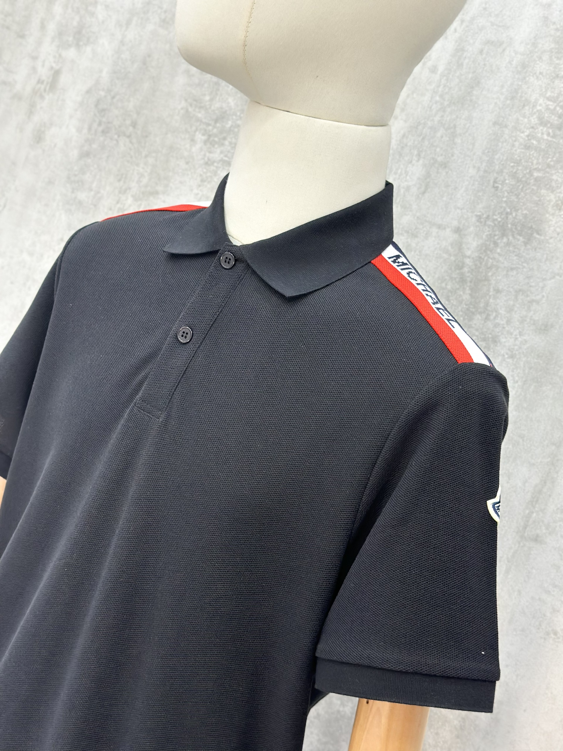 Áo polo Michael logo viền vai tag tay Like Auth S-XL VTN\Đen