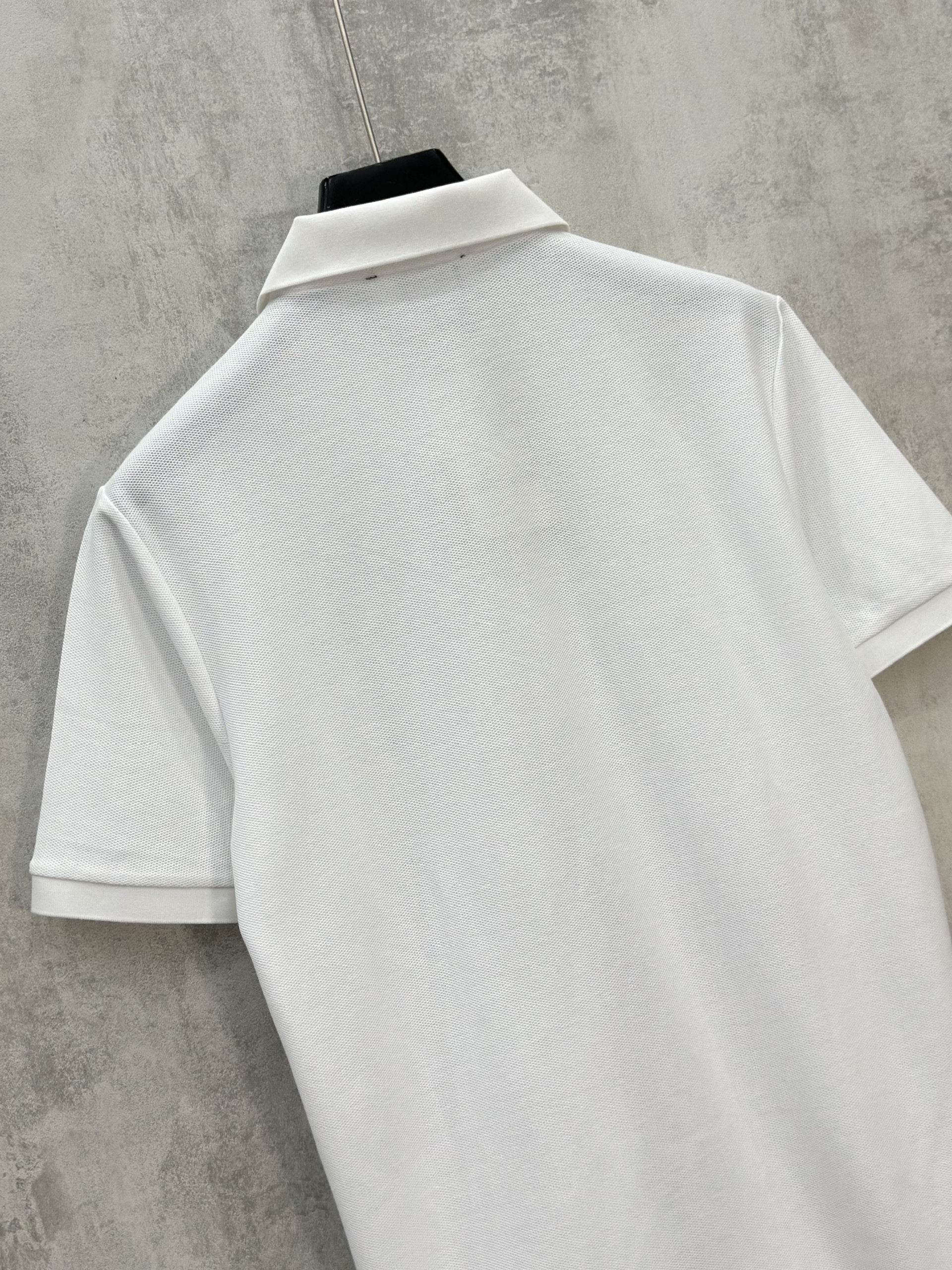 Áo polo Caras basic logo Ong đính đá tag cổ Like Auth S-XL VTN/Trắng