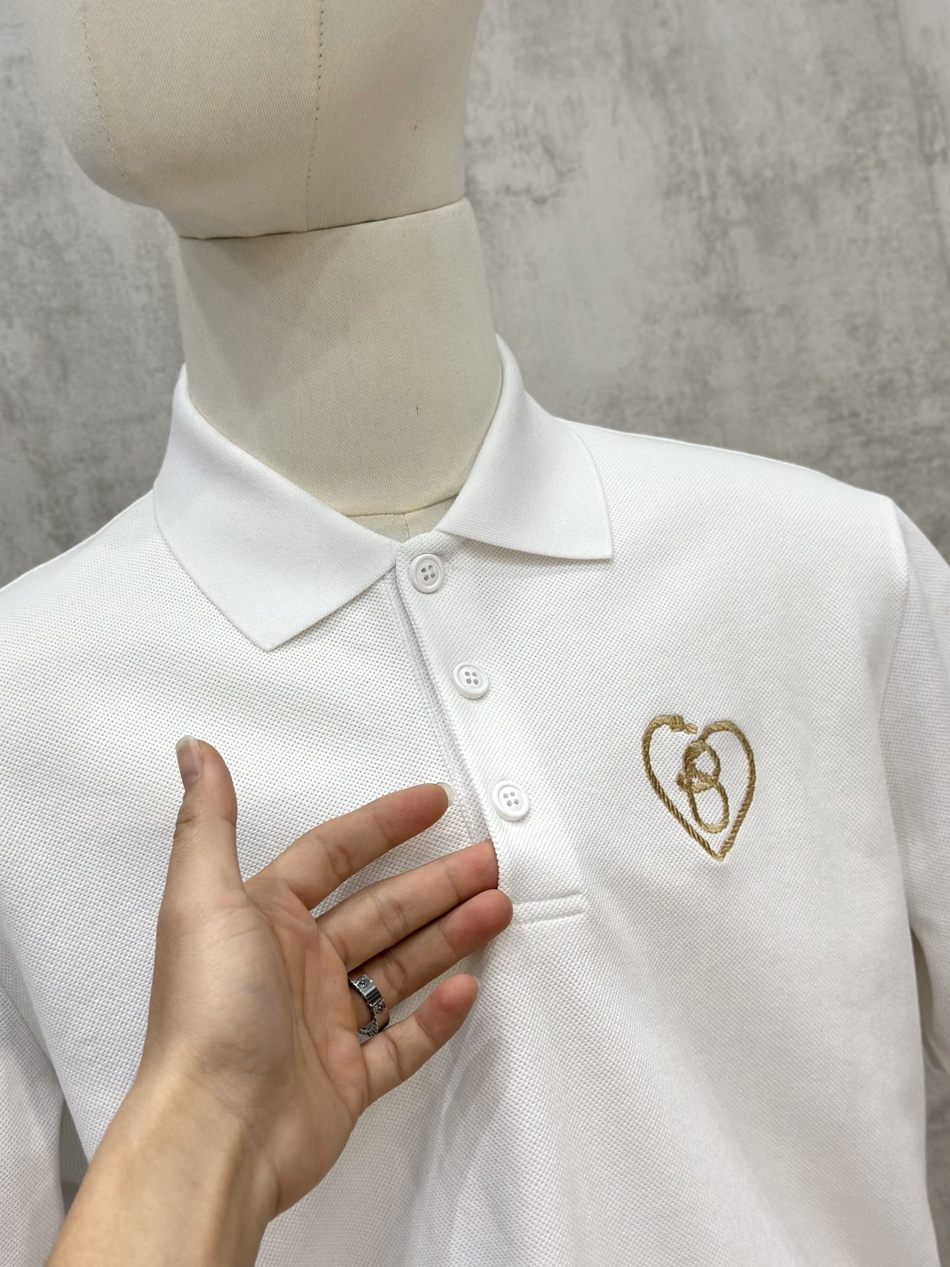 Áo polo Caras Đen Trắng Xanh Than basic khuy Vàng logo thêu Trái Tim ngực Like Auth S-XL VTN\trắng