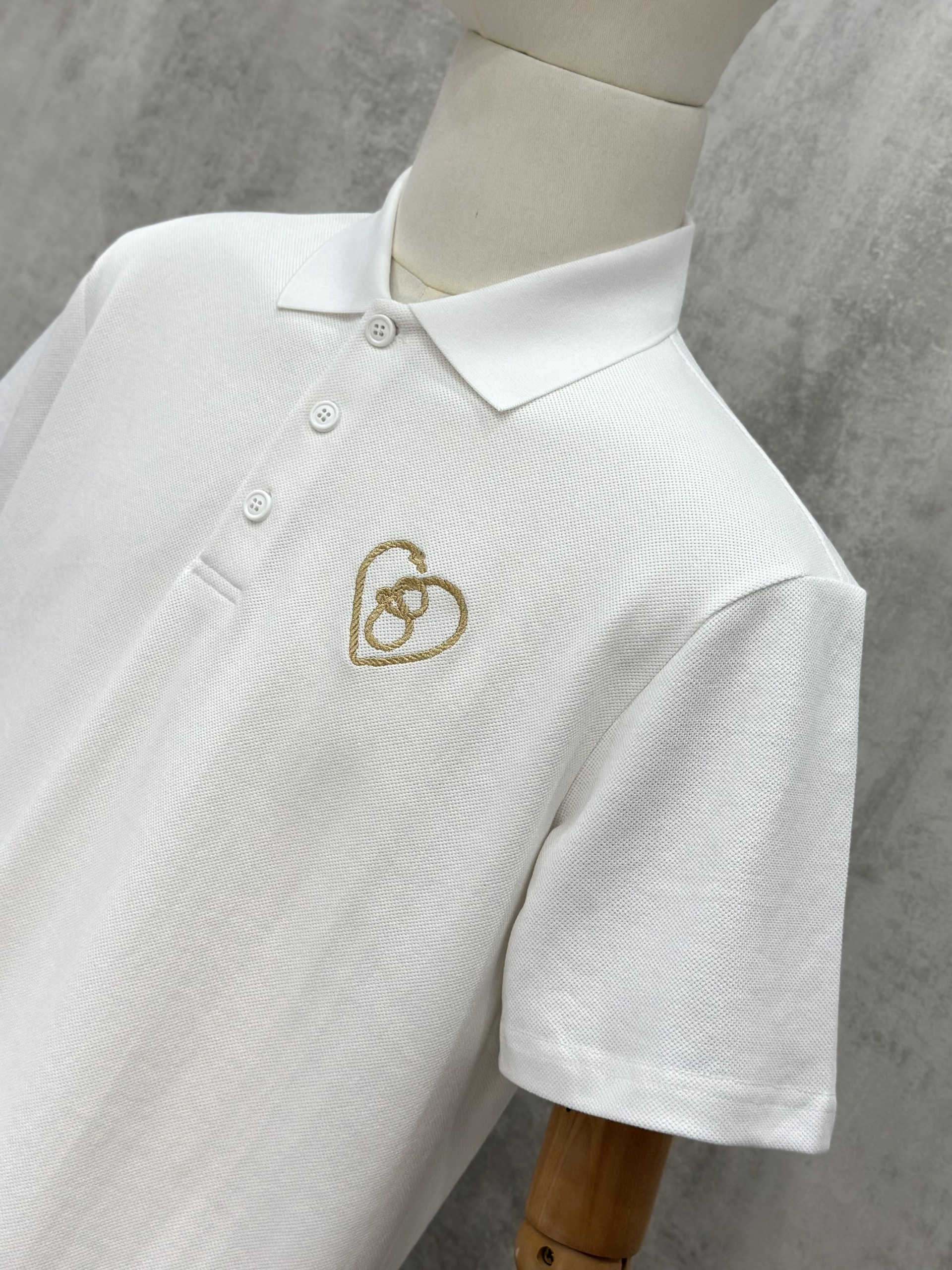 Áo polo Caras Đen Trắng Xanh Than basic khuy Vàng logo thêu Trái Tim ngực Like Auth S-XL VTN\trắng