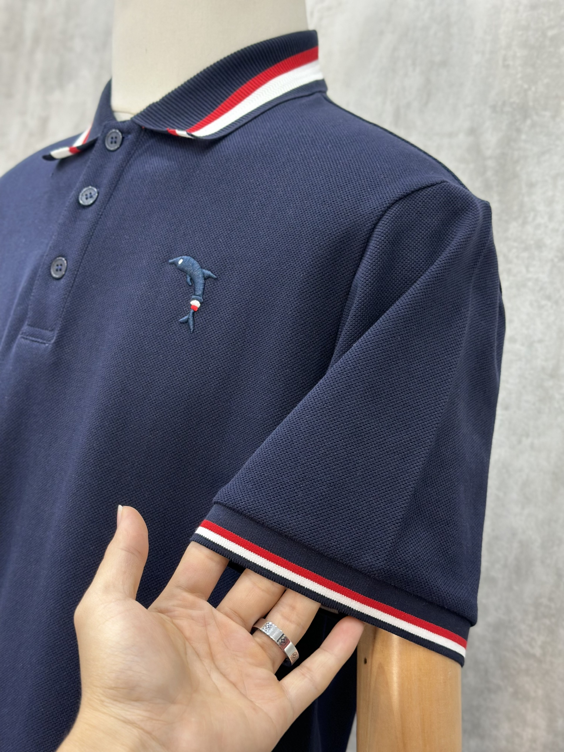 Áo polo Caras kẻ sọc tay cổ bo viền logo thêu Cá Heo ngực Đen Trắng Xanh Than Like Auth S-XL VTN\XANH THAN