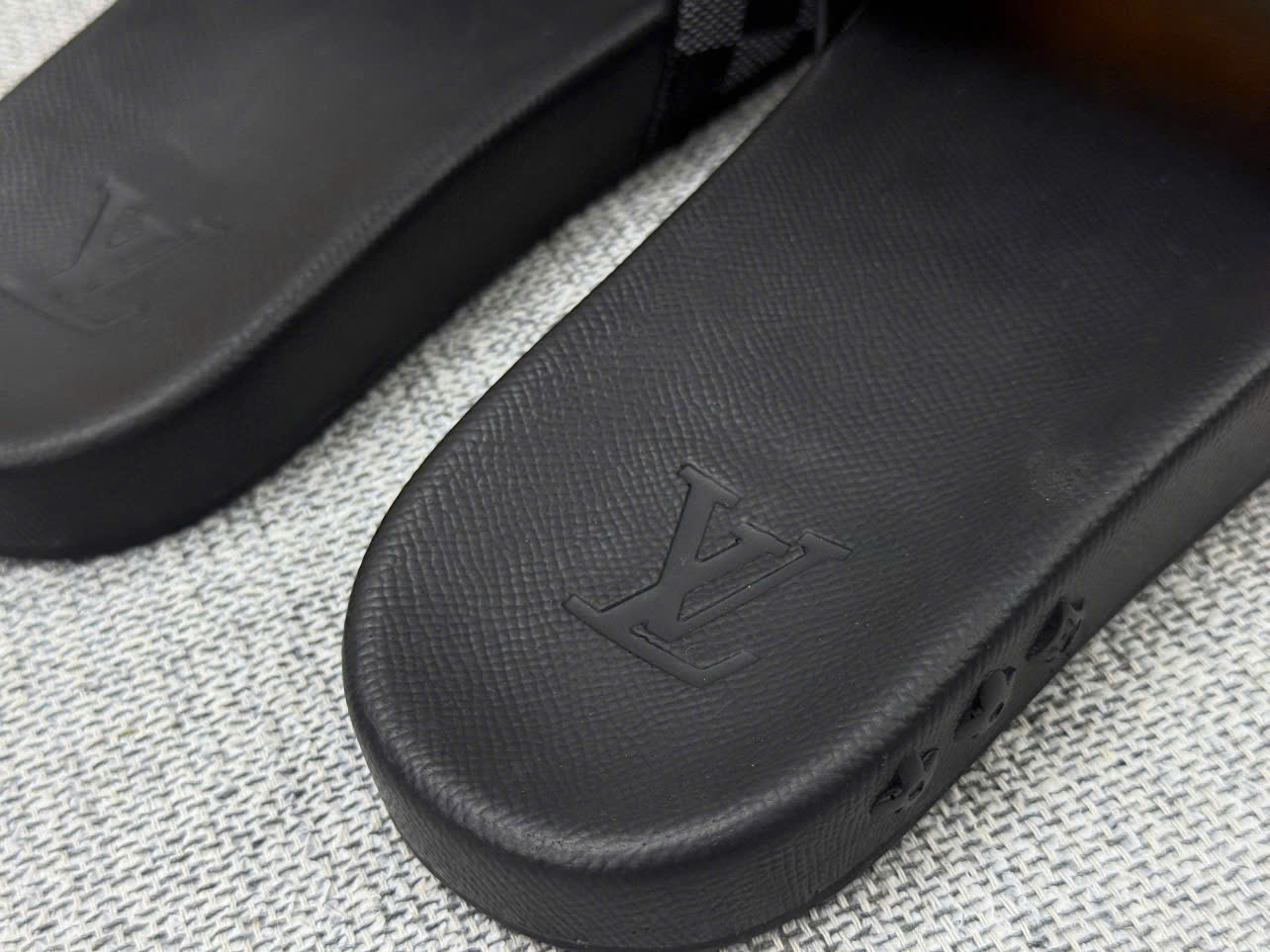 Dép lê Louis Vuitton LV quai vải họa tiết Caro Like Auth 38-43 LK