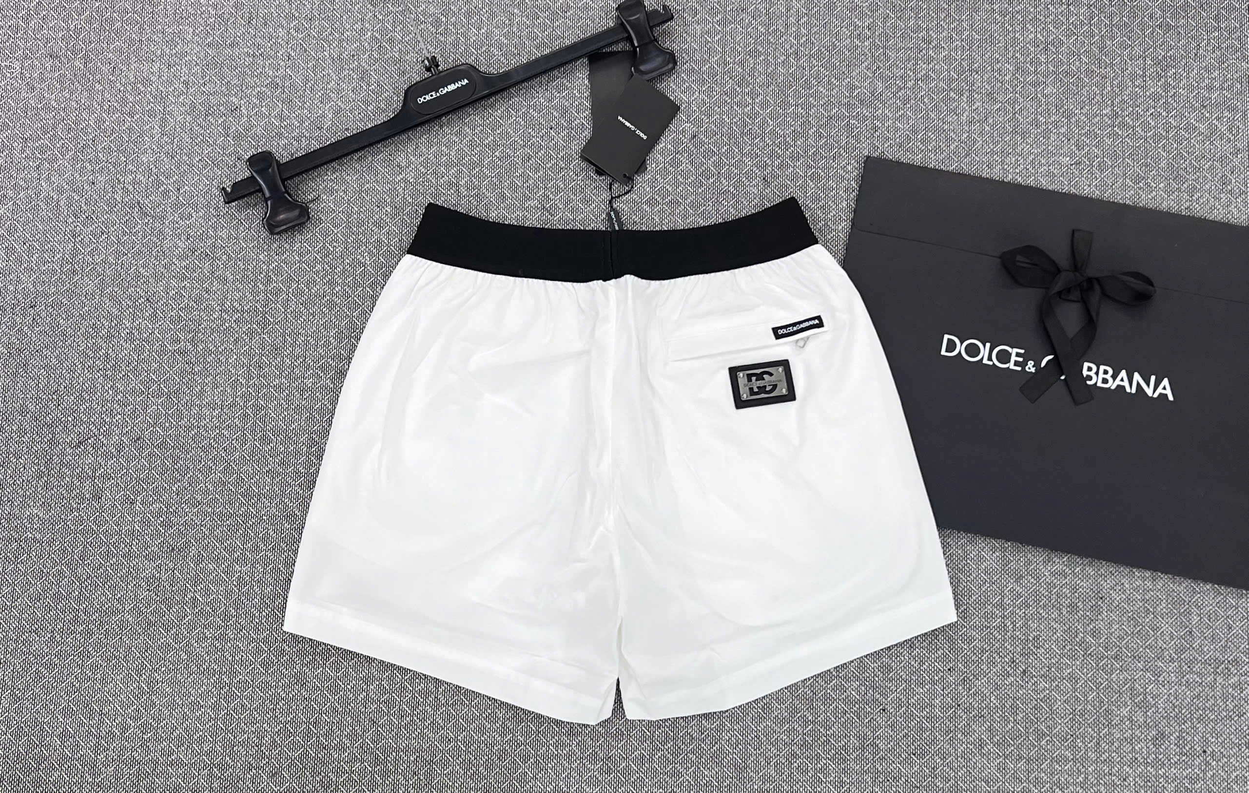 Quần short đùi gió Dolce Gabbana DG logo bo cạp tag đùi túi sau Like Auth S-XL MK