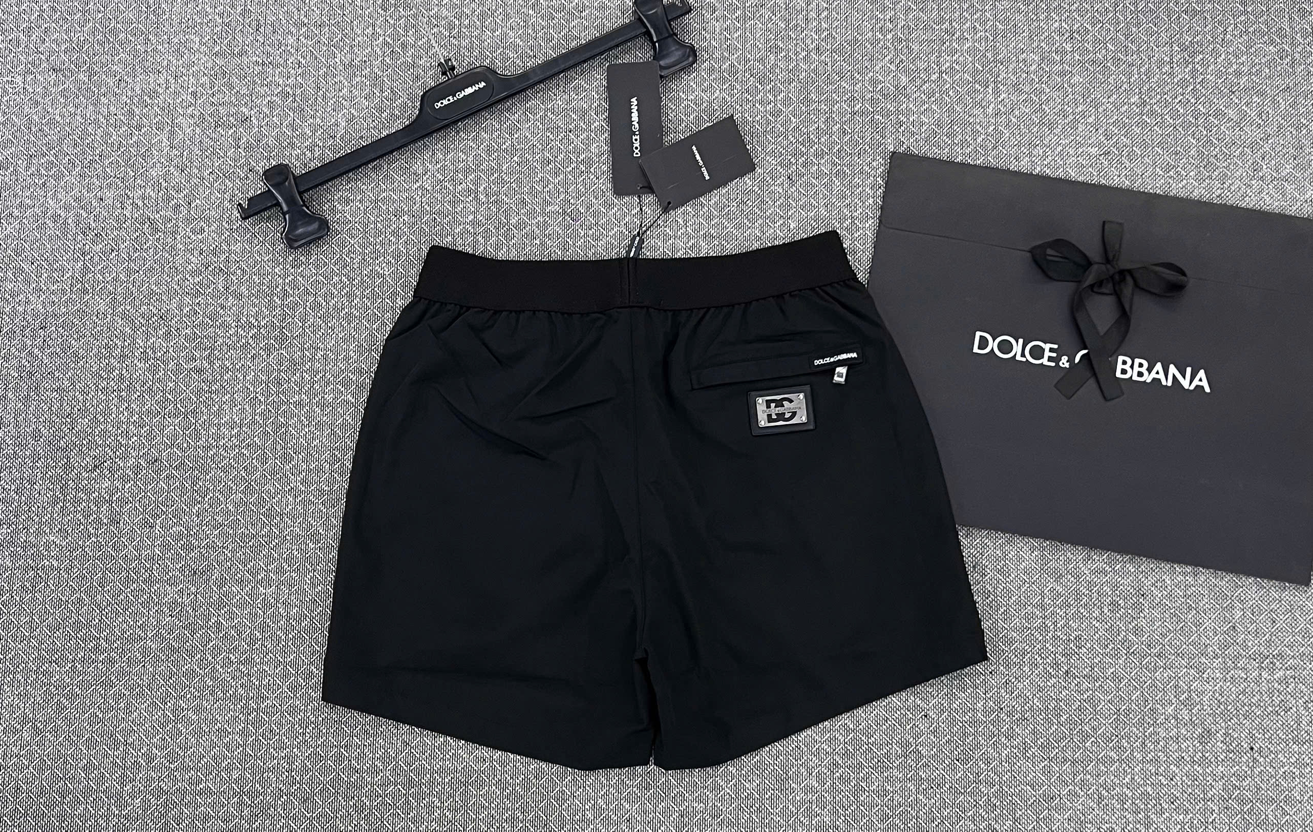 Quần short đùi gió Dolce Gabbana DG logo bo cạp tag đùi túi sau Like Auth S-XL MK