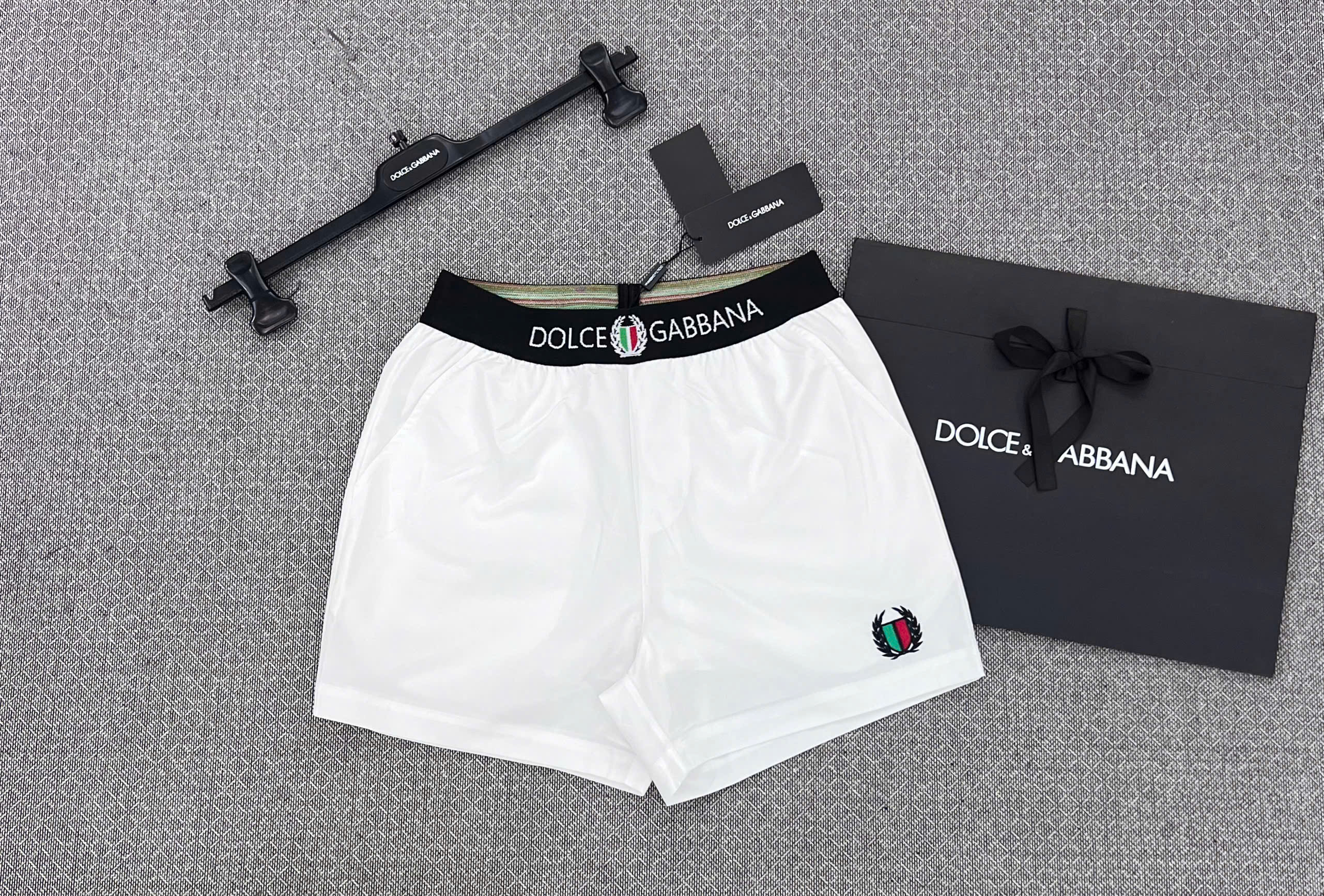 Quần short đùi gió Dolce Gabbana DG logo bo cạp tag đùi túi sau Like Auth S-XL MK