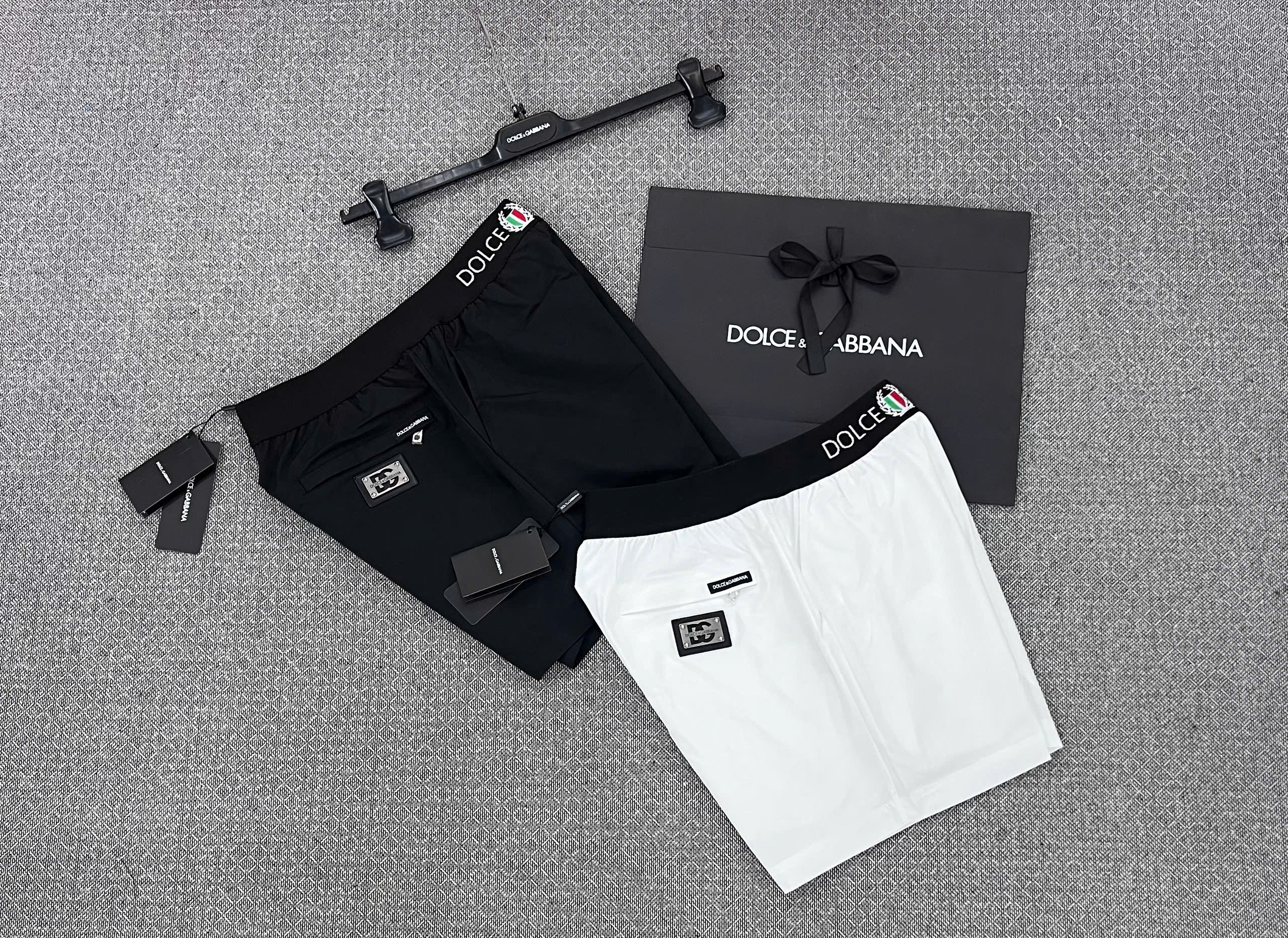 Quần short đùi gió Dolce Gabbana DG logo bo cạp tag đùi túi sau Like Auth S-XL MK