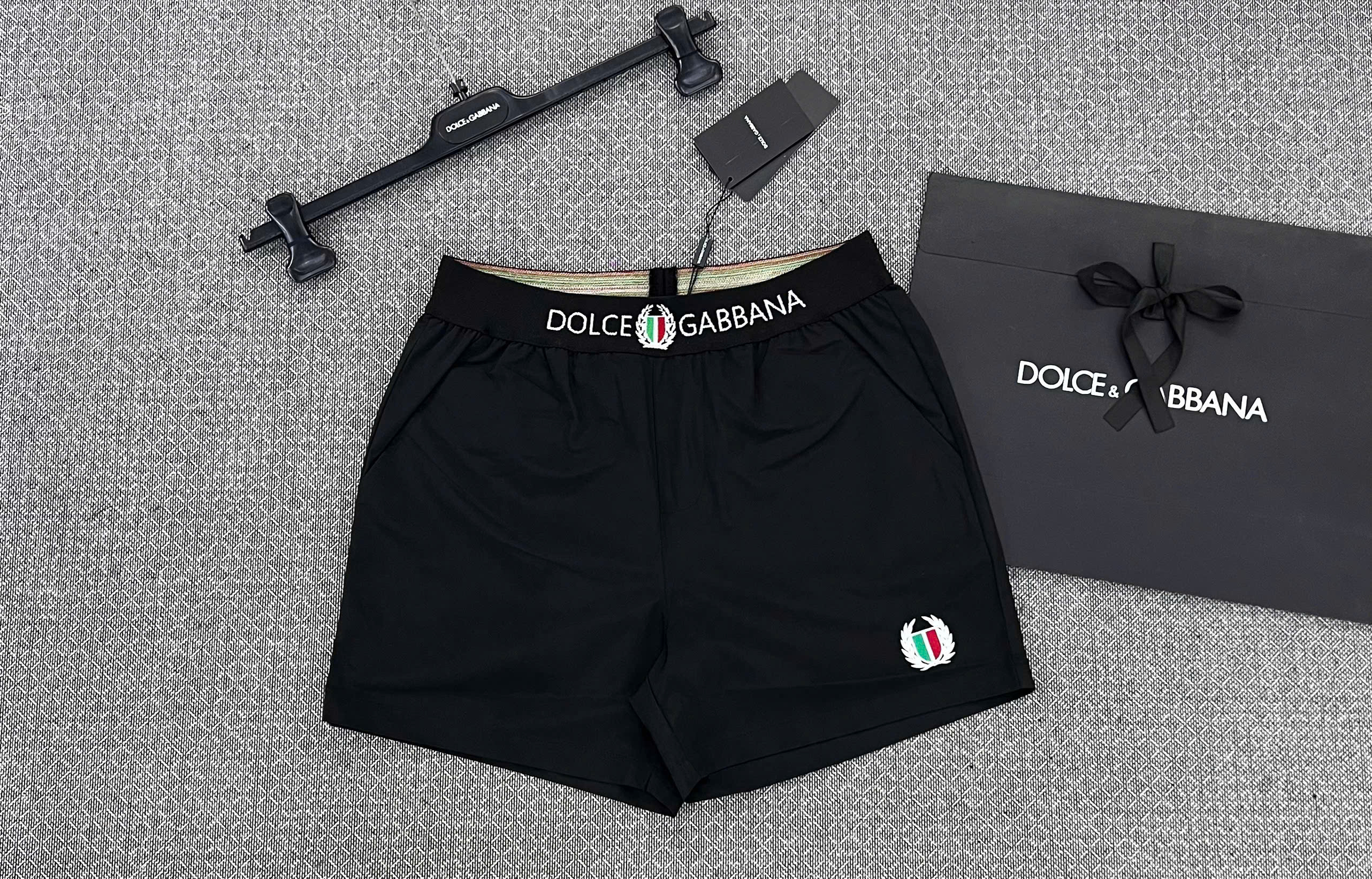 Quần short đùi gió Dolce Gabbana DG logo bo cạp tag đùi túi sau Like Auth S-XL MK