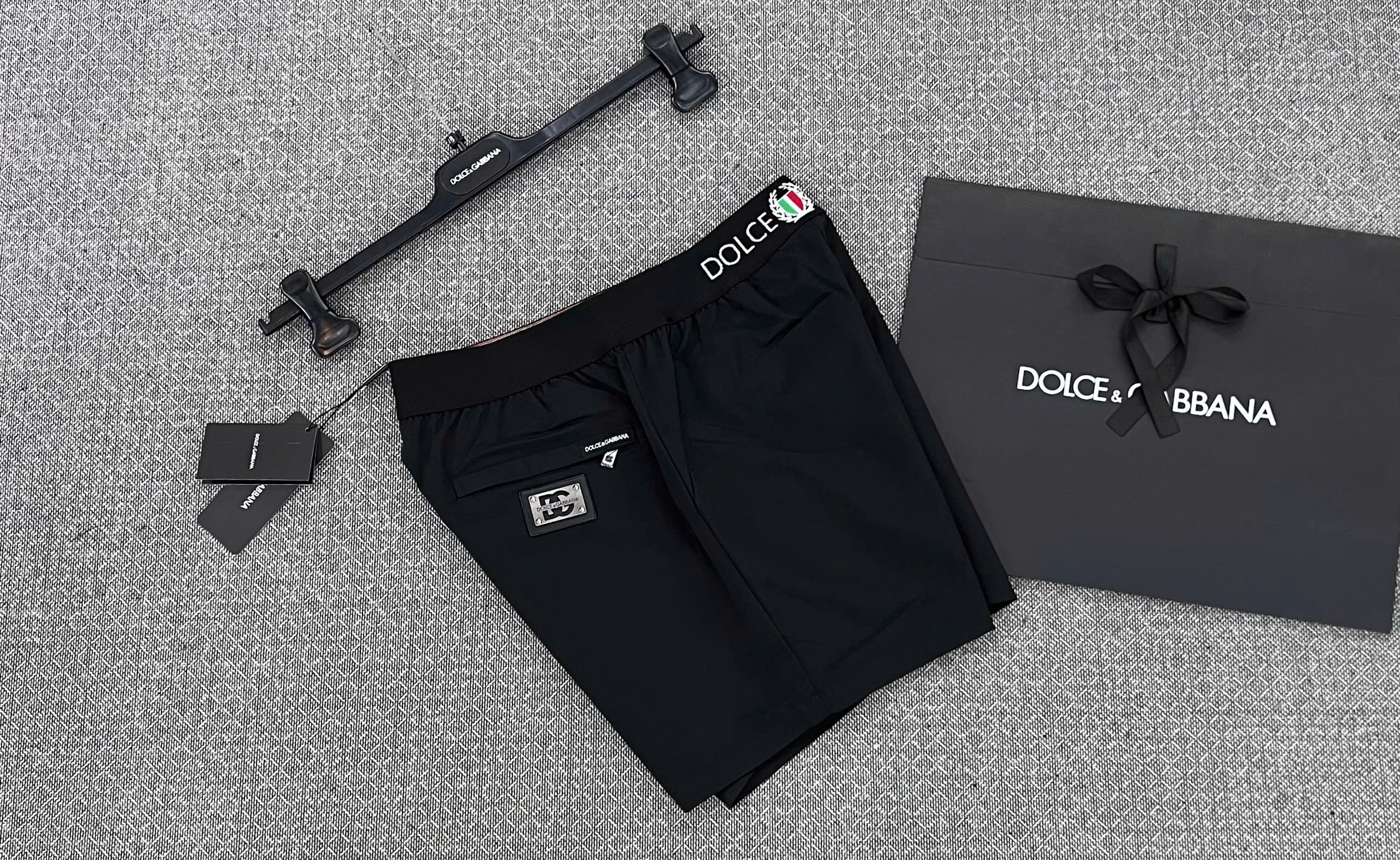 Quần short đùi gió Dolce Gabbana DG logo bo cạp tag đùi túi sau Like Auth S-XL MK