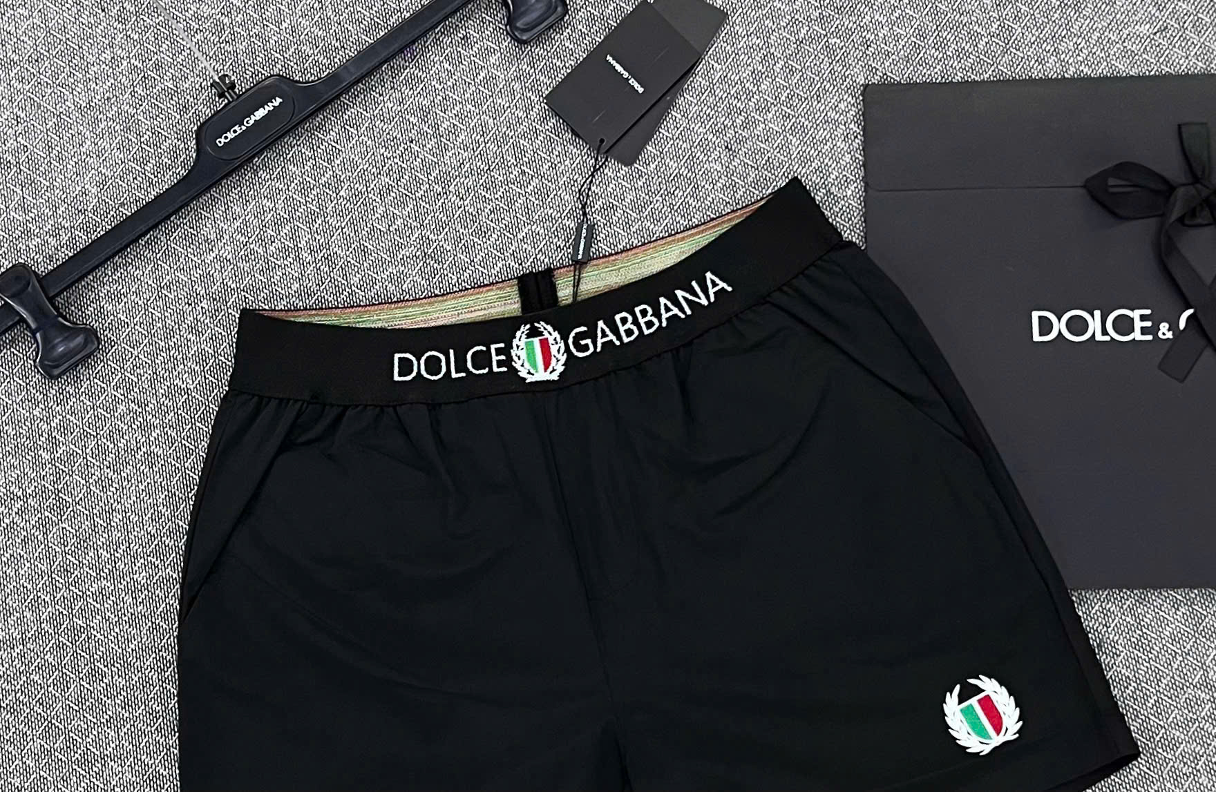 Quần short đùi gió Dolce Gabbana DG logo bo cạp tag đùi túi sau Like Auth S-XL MK