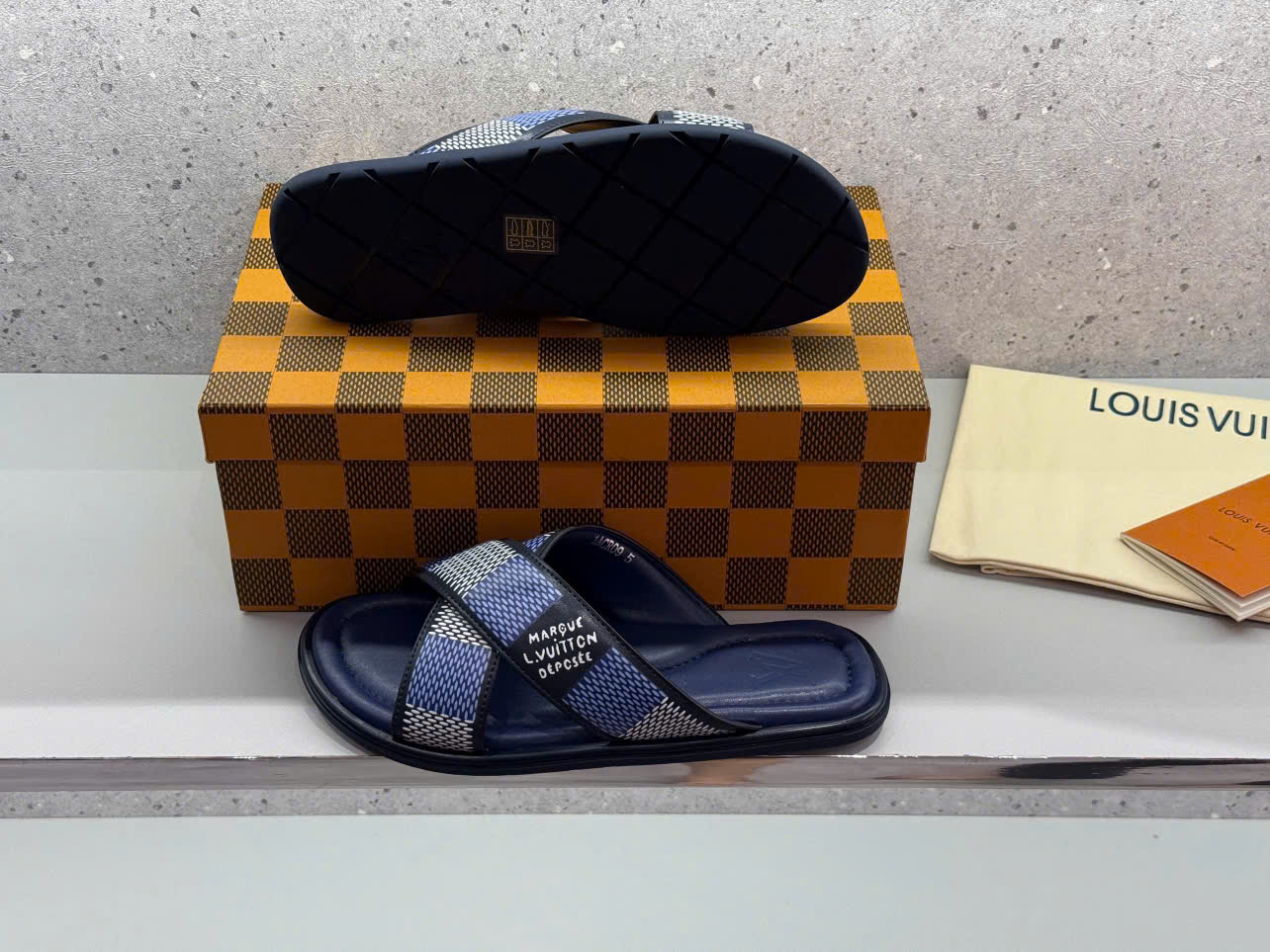 Dép lê quai ngang-chéo Louis Vuitton LV Xanh Than họa tiết Caro Like Auth 38-43 LK