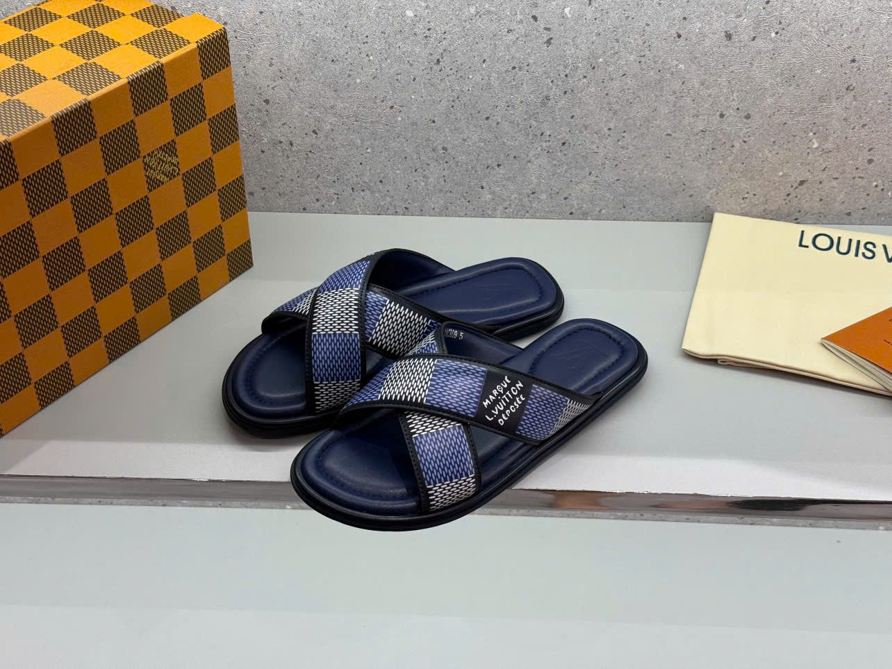 Dép lê quai ngang-chéo Louis Vuitton LV Xanh Than họa tiết Caro Like Auth 38-43 LK