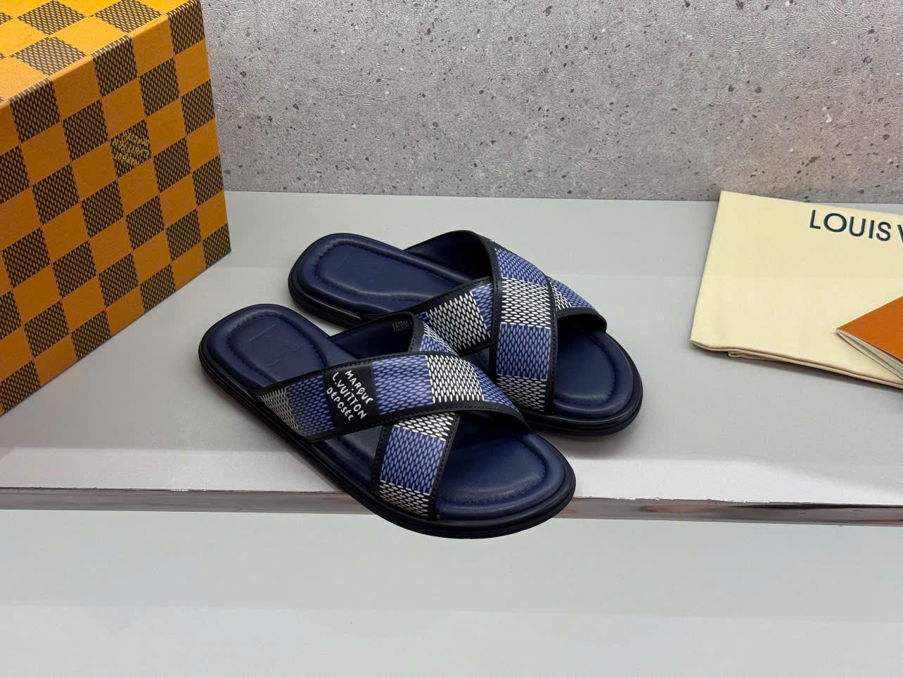 Dép lê quai ngang-chéo Louis Vuitton LV Xanh Than họa tiết Caro Like Auth 38-43 LK