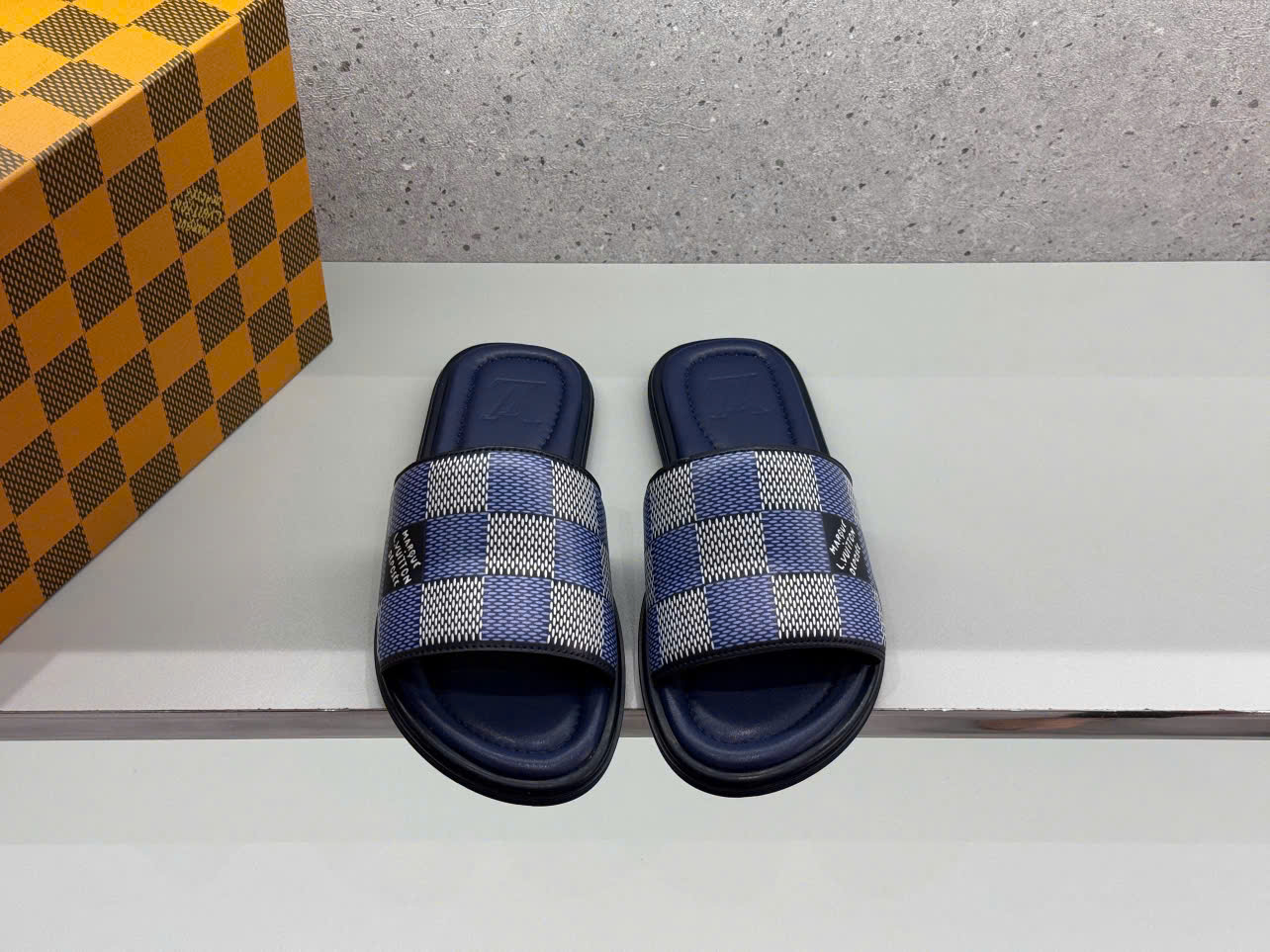 Dép lê quai ngang-chéo Louis Vuitton LV Xanh Than họa tiết Caro Like Auth 38-43 LK