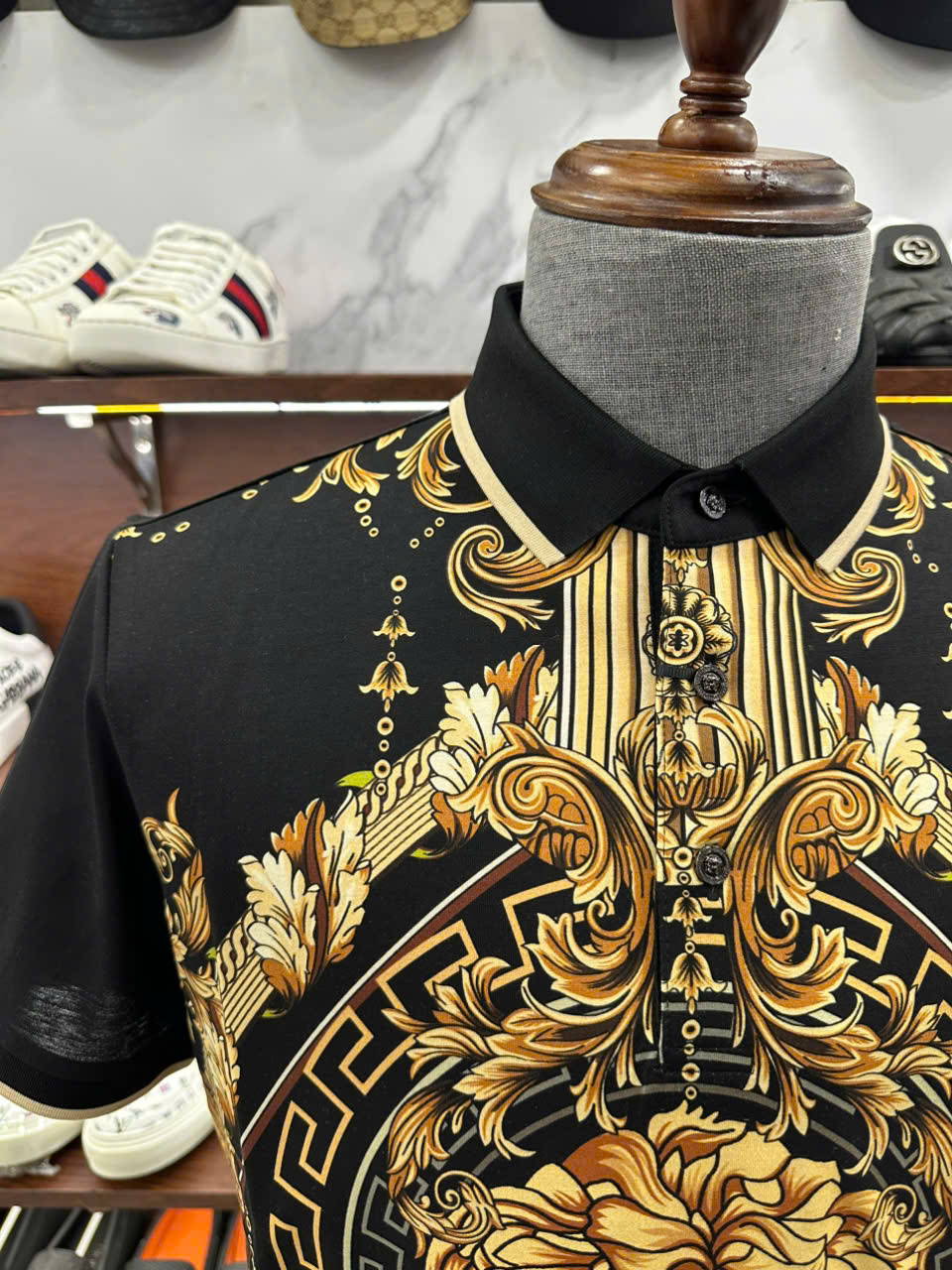 Áo polo hình Versace VS họa tiết Đen Vàng mặt quỷ quý tộc Like AUth 48-54 LK