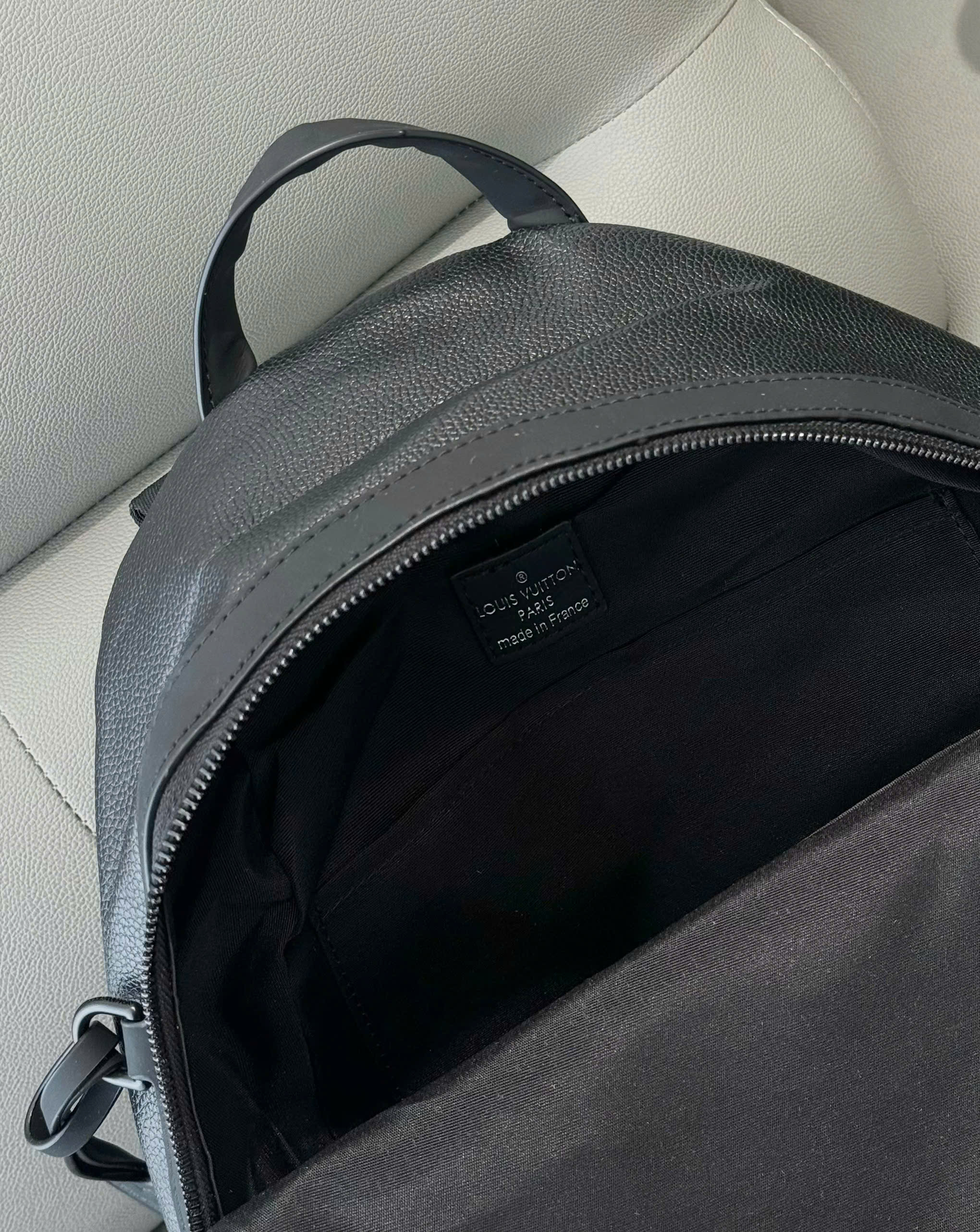 Balo Louis Vuitton LV Takeoff Backpack Đen sần nắp gập Like Auth 42x28x21 DDT