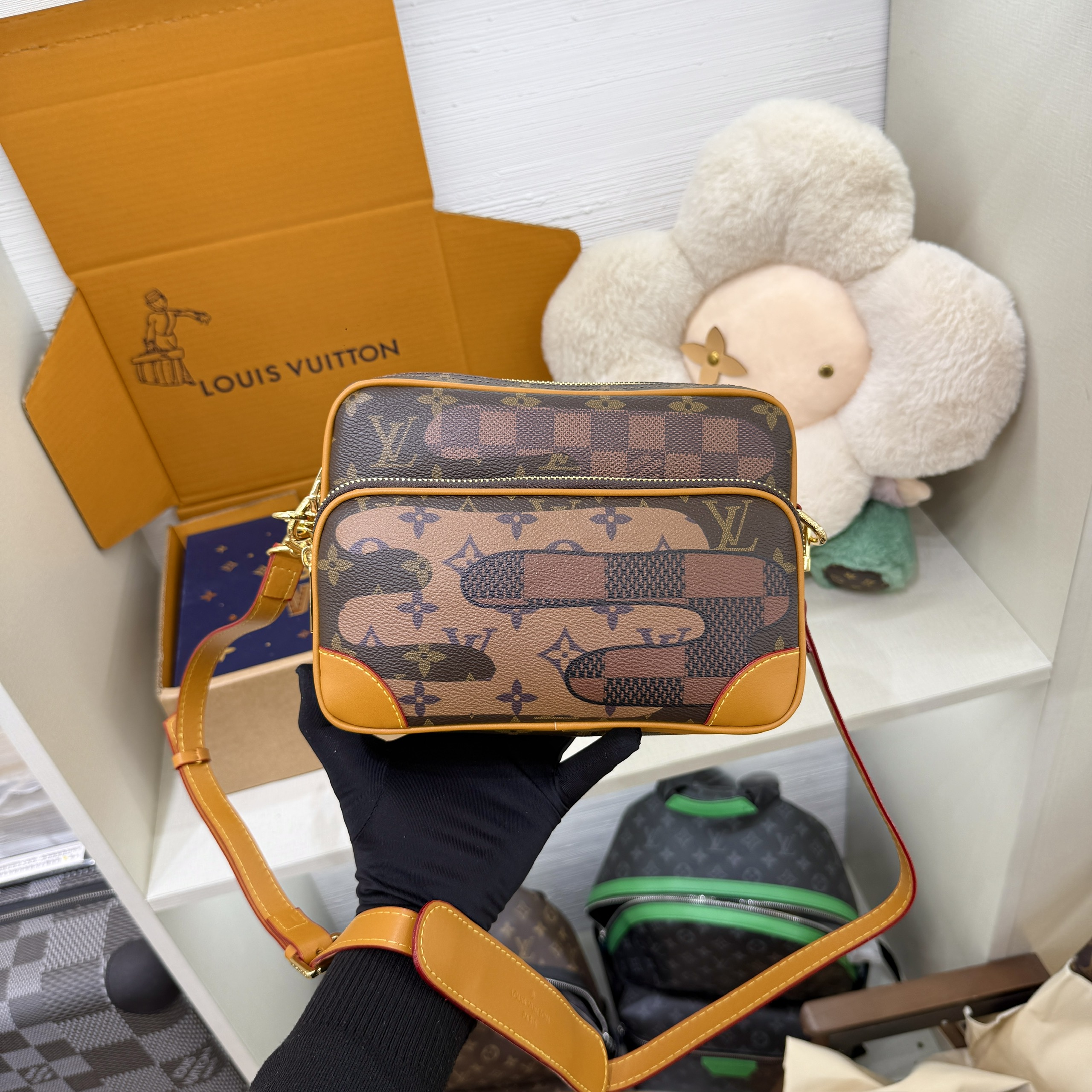 Túi đeo chéo Clutch Louis Vuitton LV Nâu Monogram Caro Archive 2in1 Like Auth 1-1 on web 25x18x11 PLD