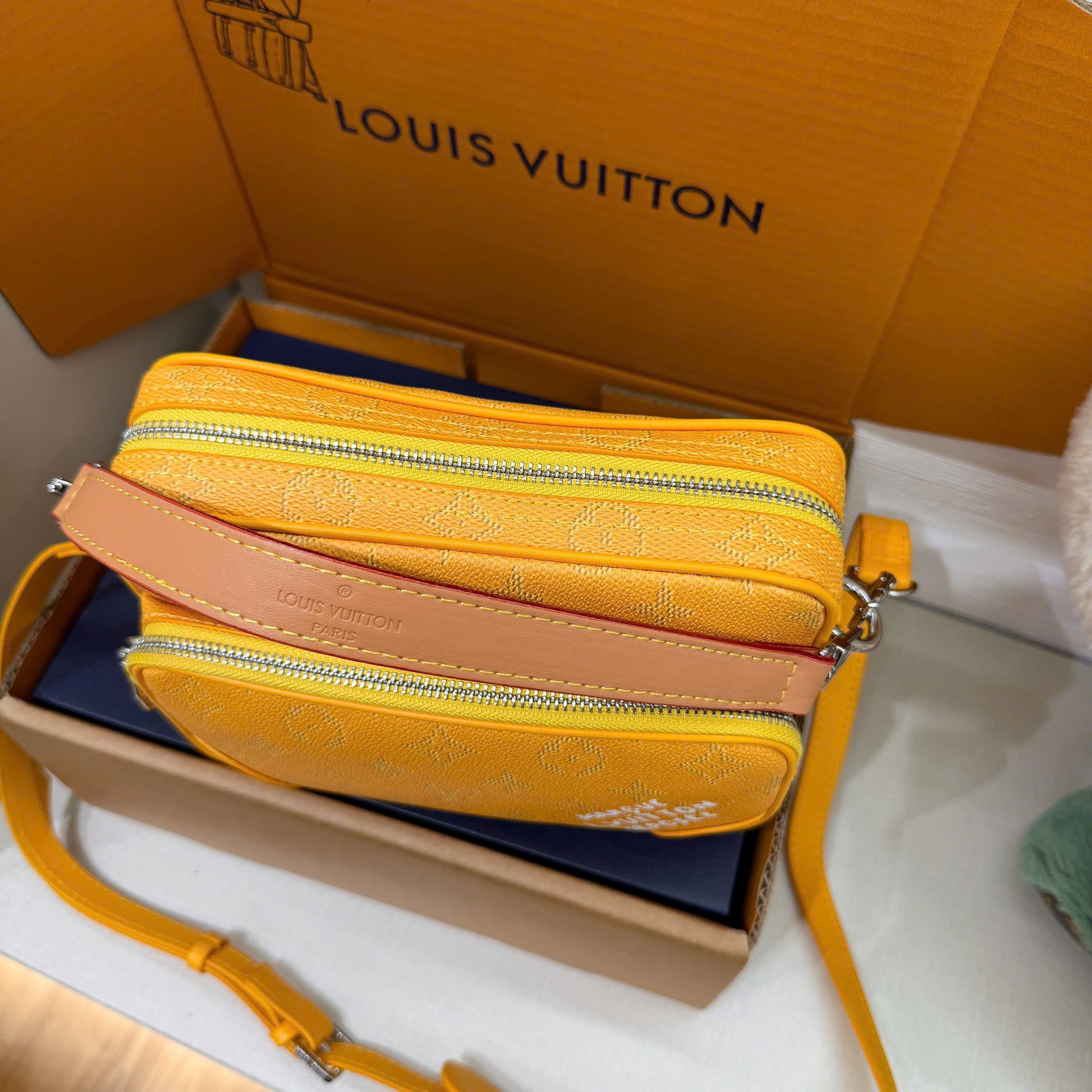 Túi đeo chéo Clutch Louis Vuitton LV Vàng Monogram Archive 2in1 Like Auth 1-1 on web 25x18x11 PLD