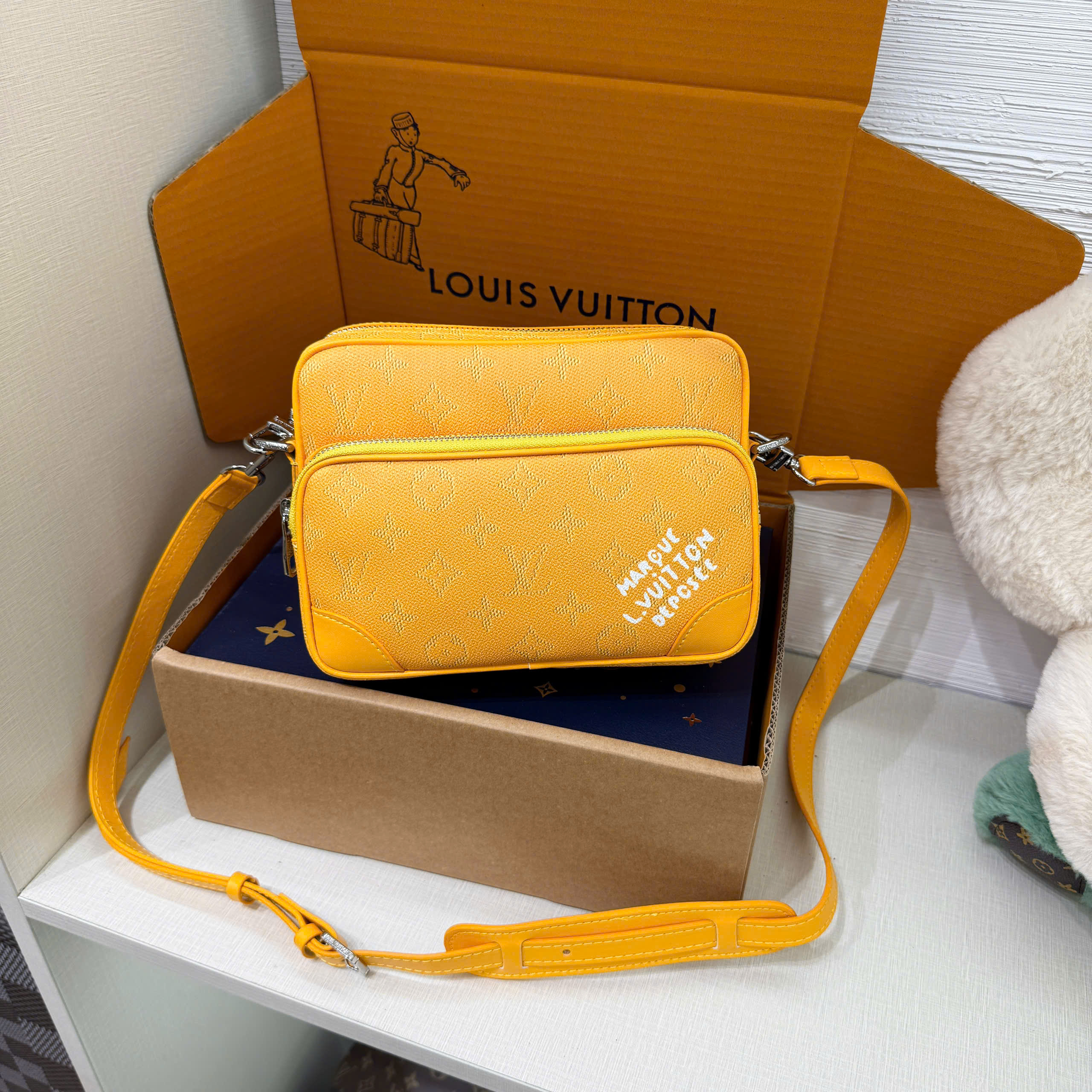 Túi đeo chéo Clutch Louis Vuitton LV Vàng Monogram Archive 2in1 Like Auth 1-1 on web 25x18x11 PLD