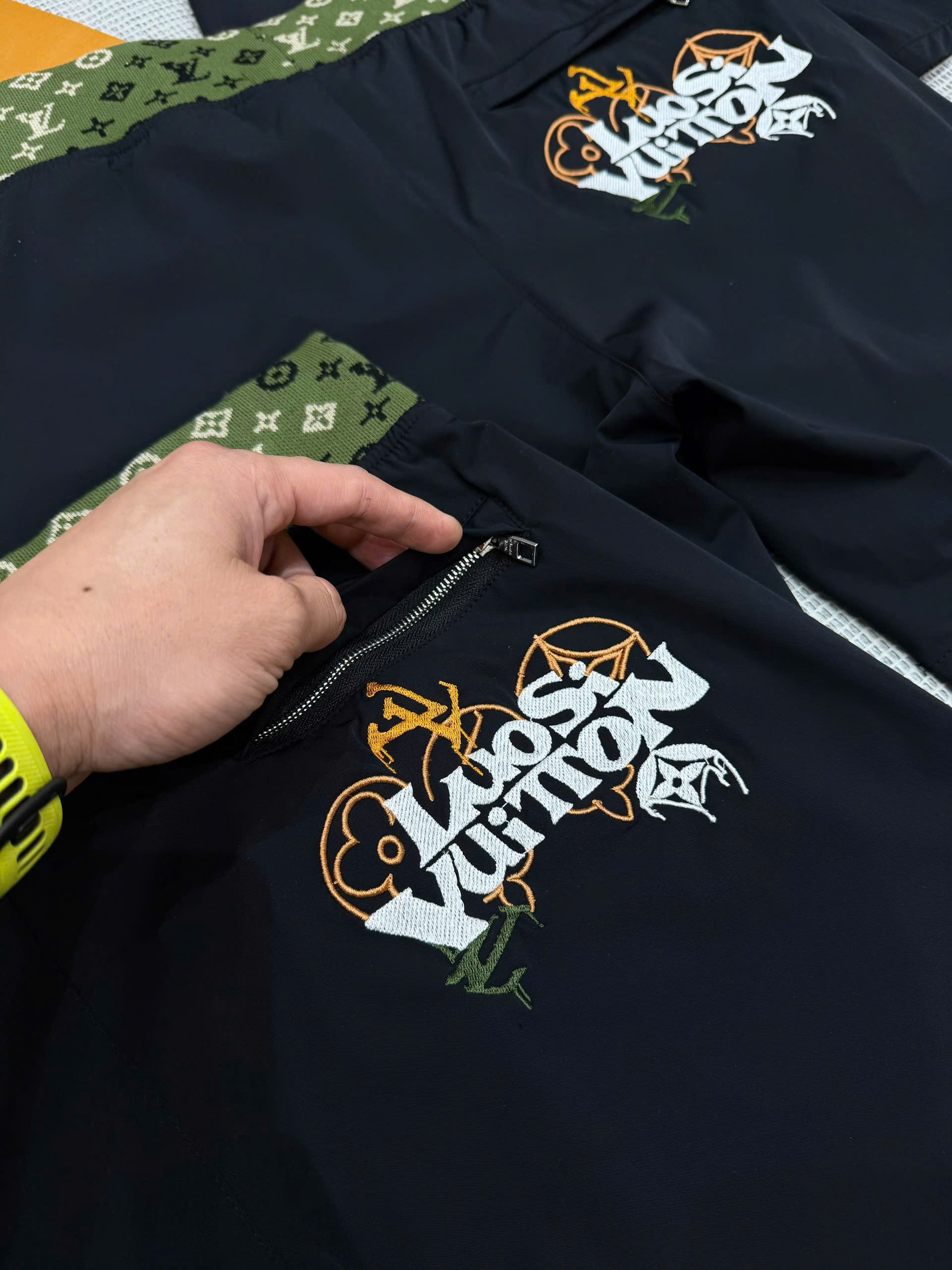 Quần short đùi gió Louis Vuitton LV cạp nâu monogram logo thêu đùi Like Auth S-XL MK