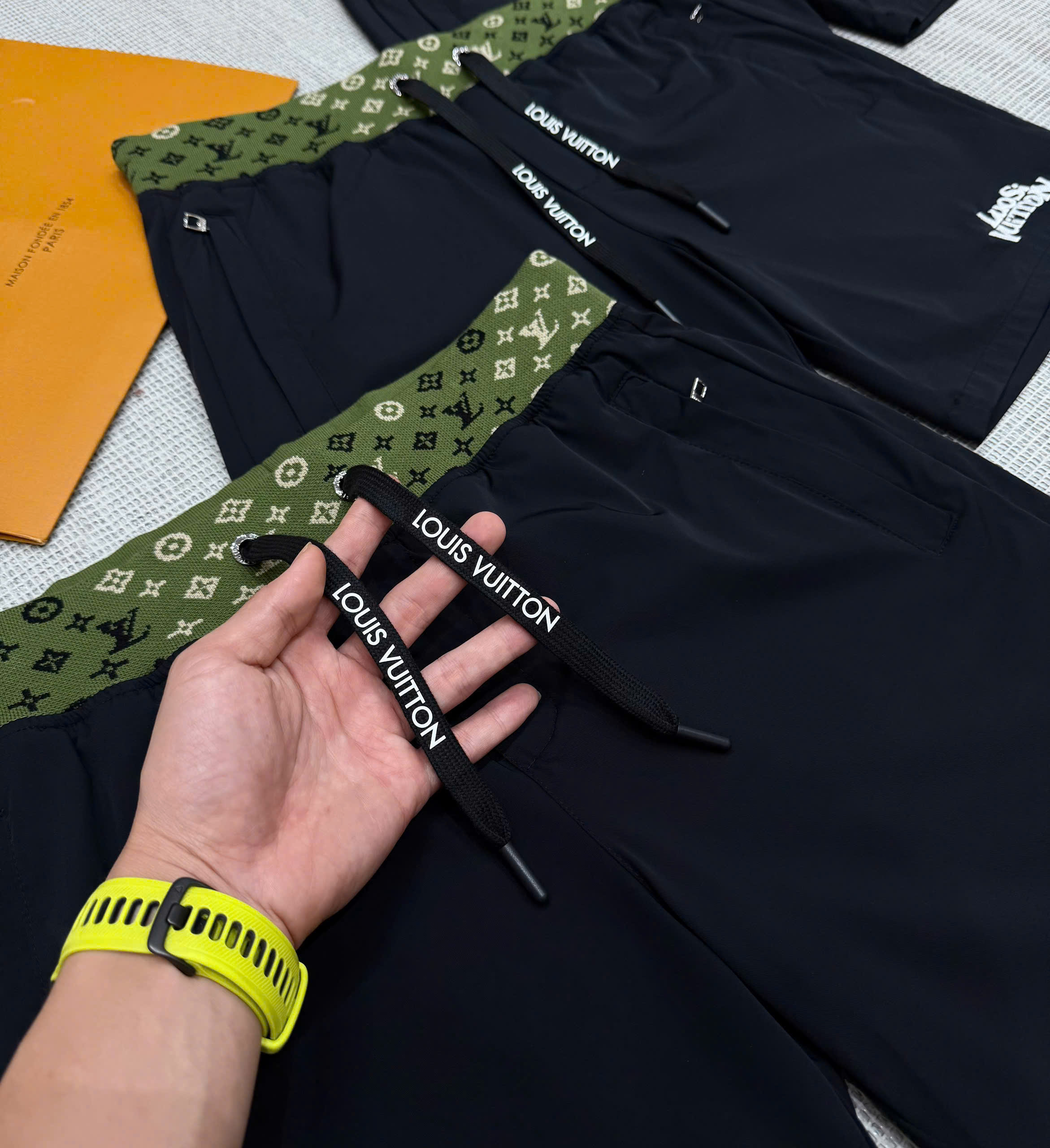 Quần short đùi gió Louis Vuitton LV cạp nâu monogram logo thêu đùi Like Auth S-XL MK