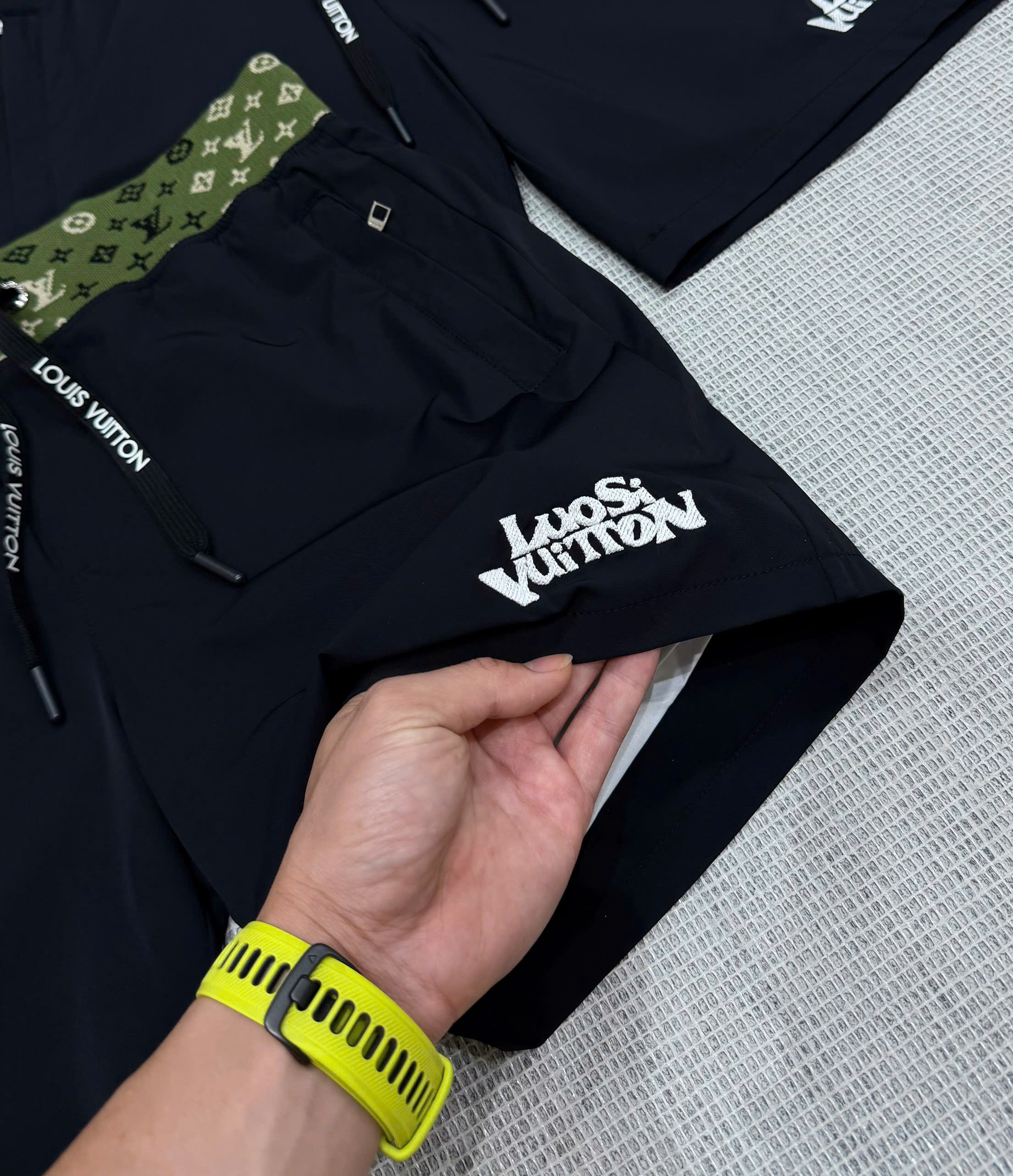 Quần short đùi gió Louis Vuitton LV cạp nâu monogram logo thêu đùi Like Auth S-XL MK