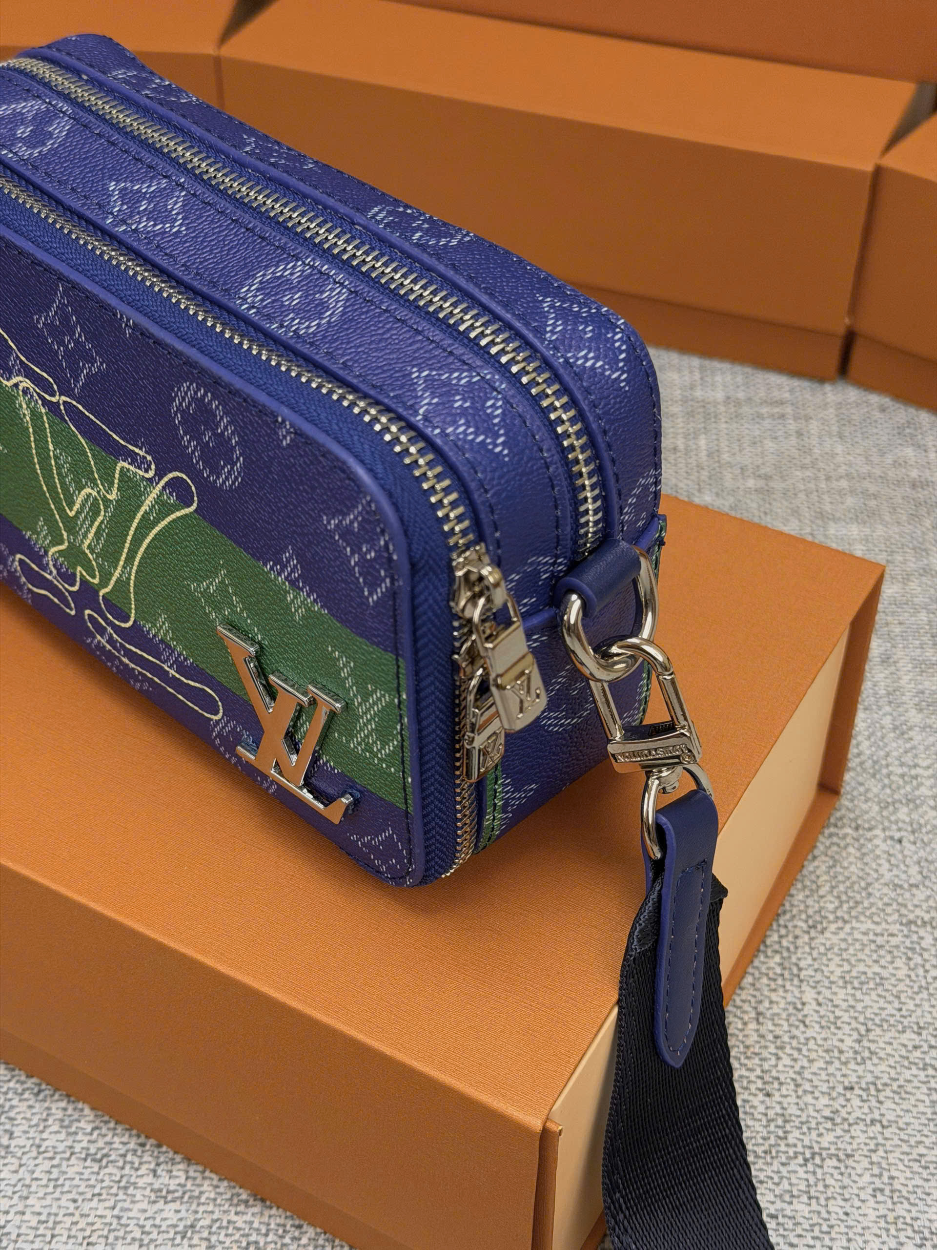 Túi đeo chéo Louis Vuitton LV Alpha Wearable Xanh monogram new 2026 Like Auth 19x11x7 MK