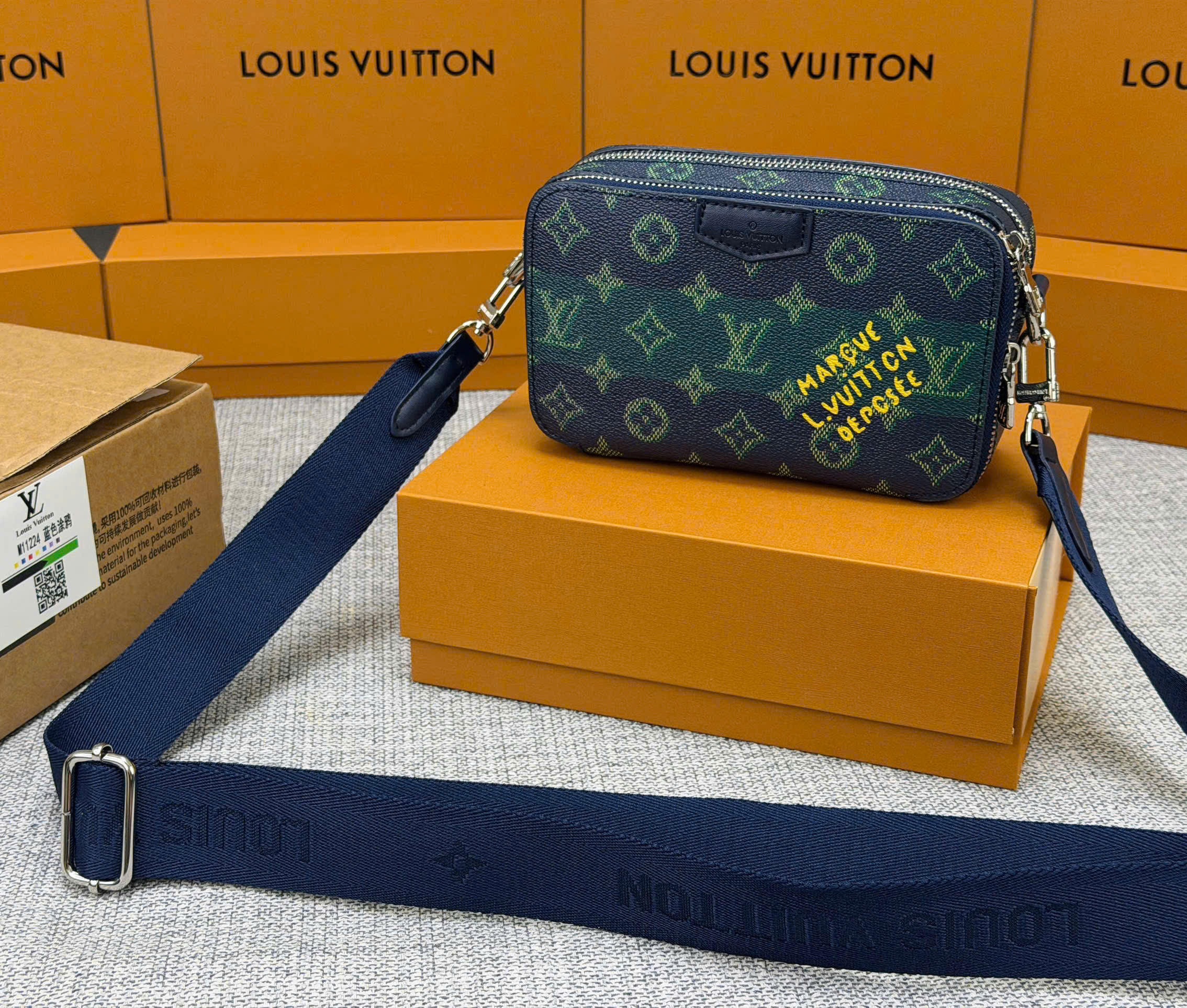 Túi đeo chéo Louis Vuitton LV Marque Alpha Wearable Xanh Than monogram Like Auth 19x11x7 MK