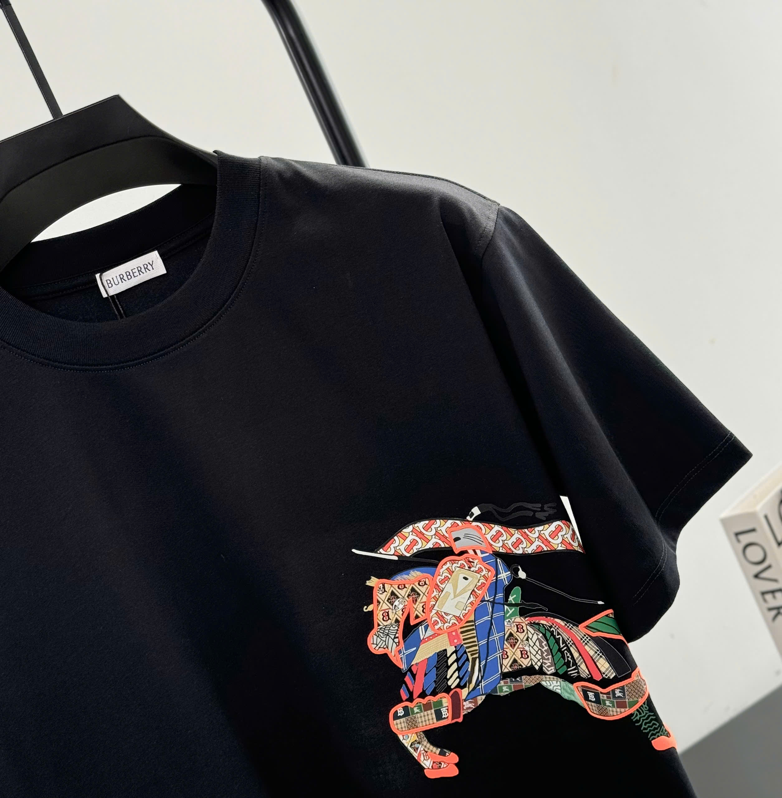 Áo phông T shirt Burberry BBR Kỵ Sỹ Ngựa Bay tag wash sườn thổ cẩm Like Auth S-L DDT\Đen